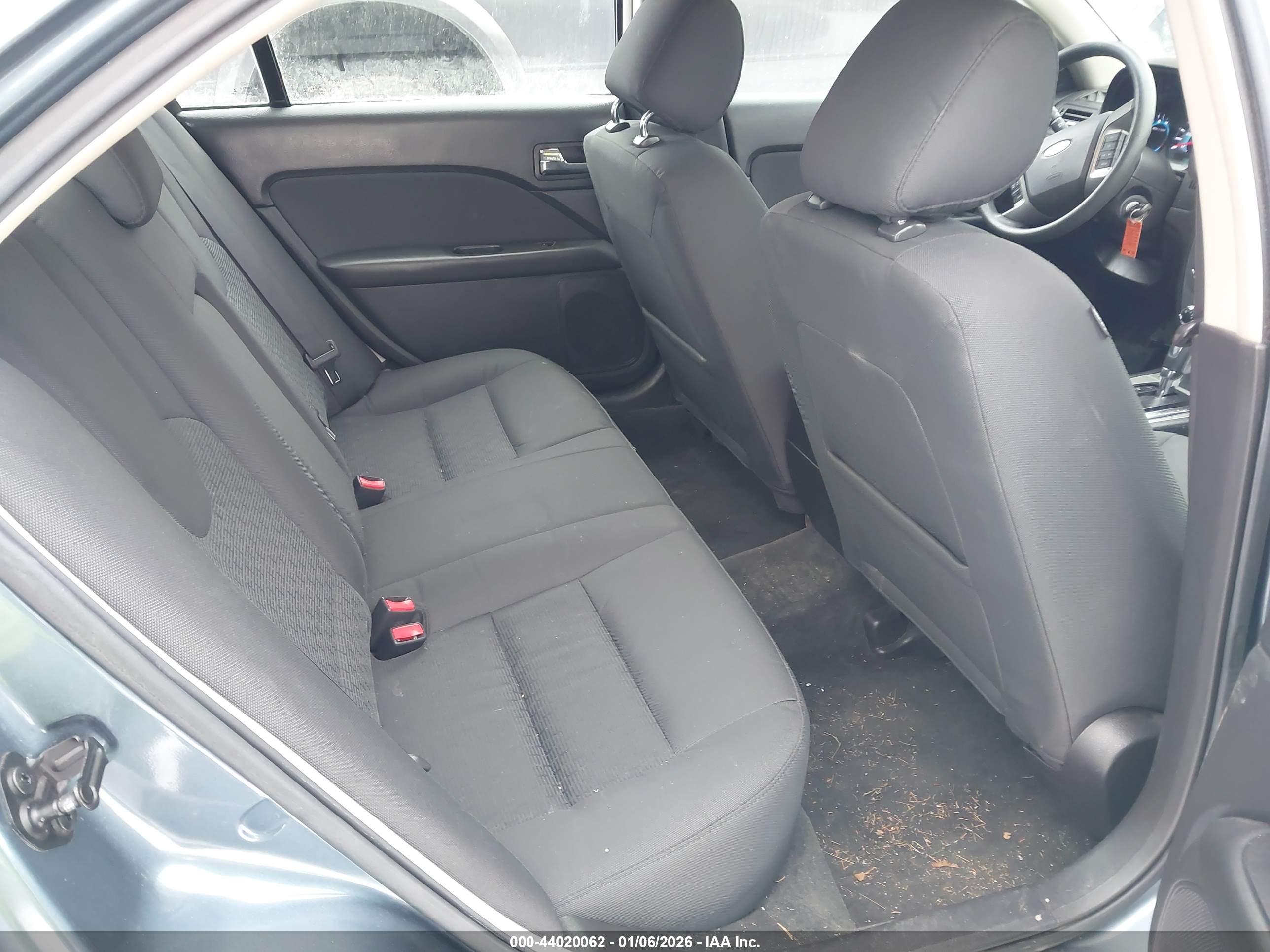 FORD FUSION image 8