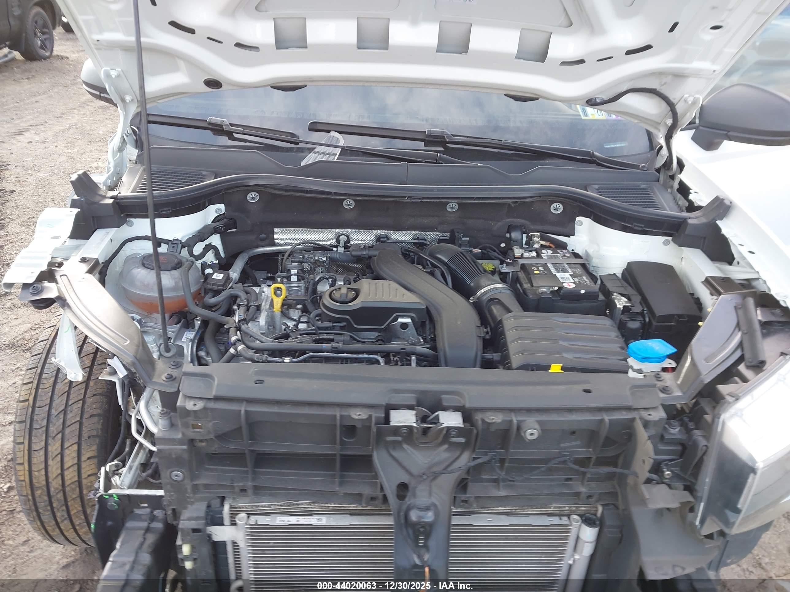 VOLKSWAGEN TAOS image 10