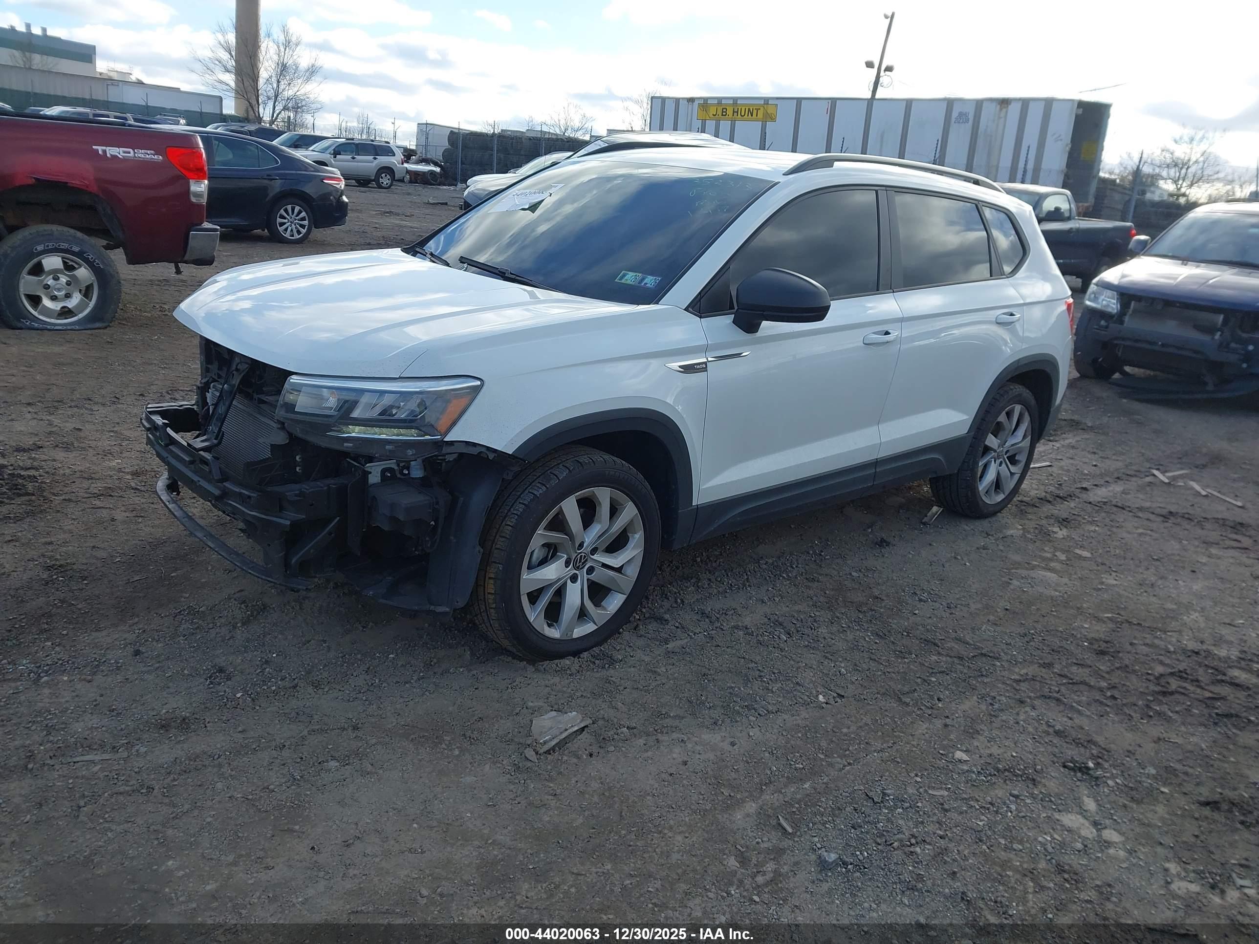 VOLKSWAGEN TAOS image 2