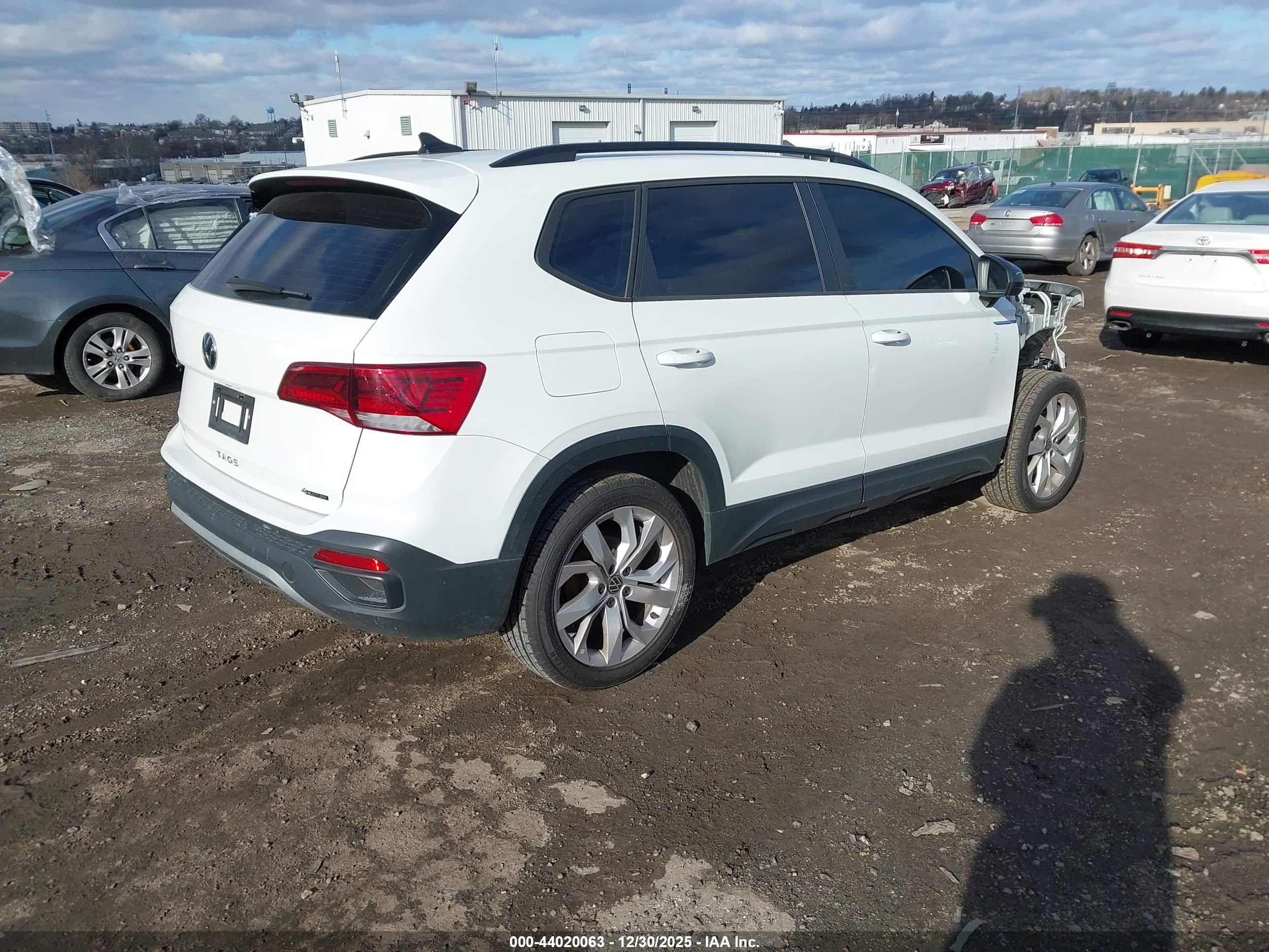 VOLKSWAGEN TAOS image 4