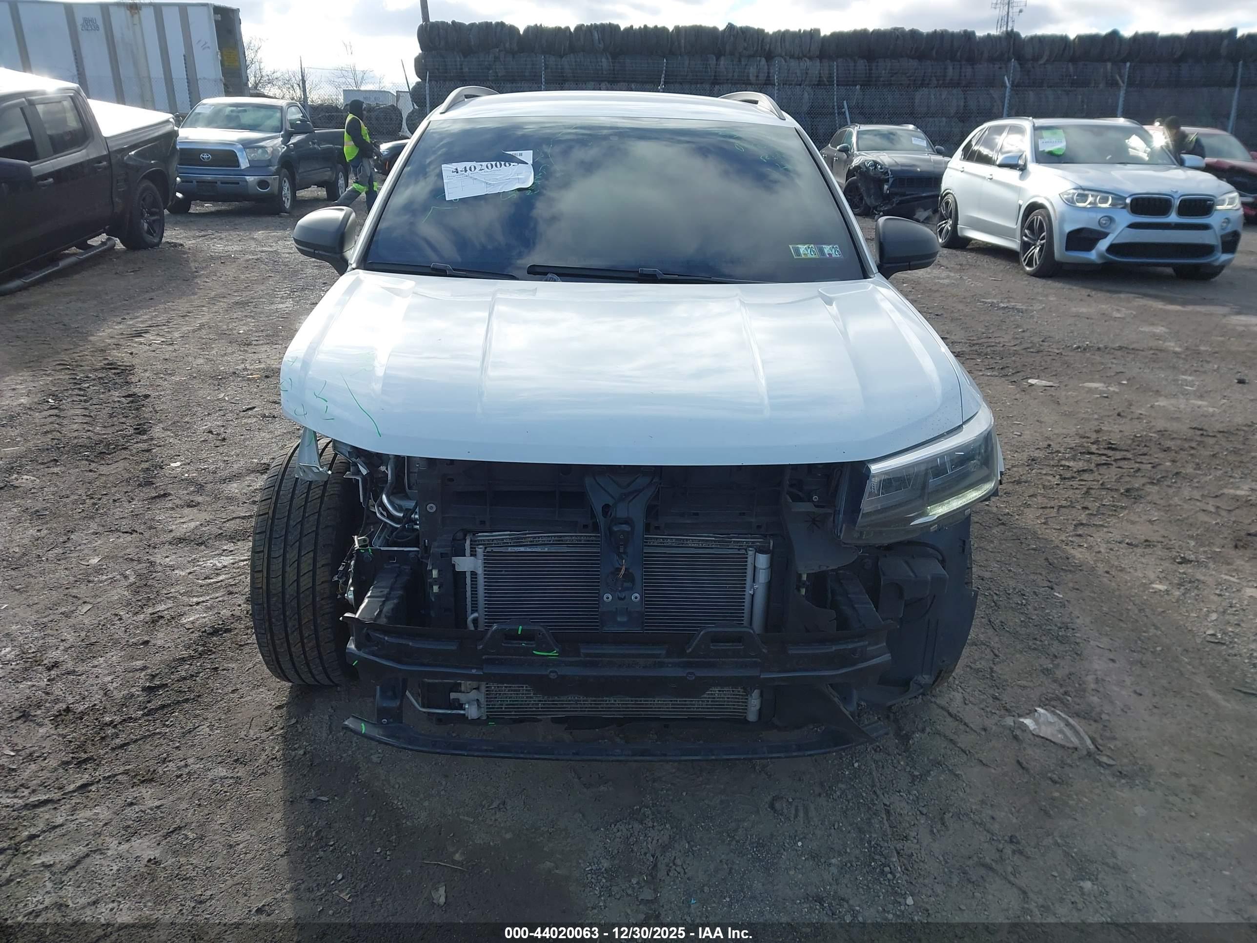 VOLKSWAGEN TAOS image 6