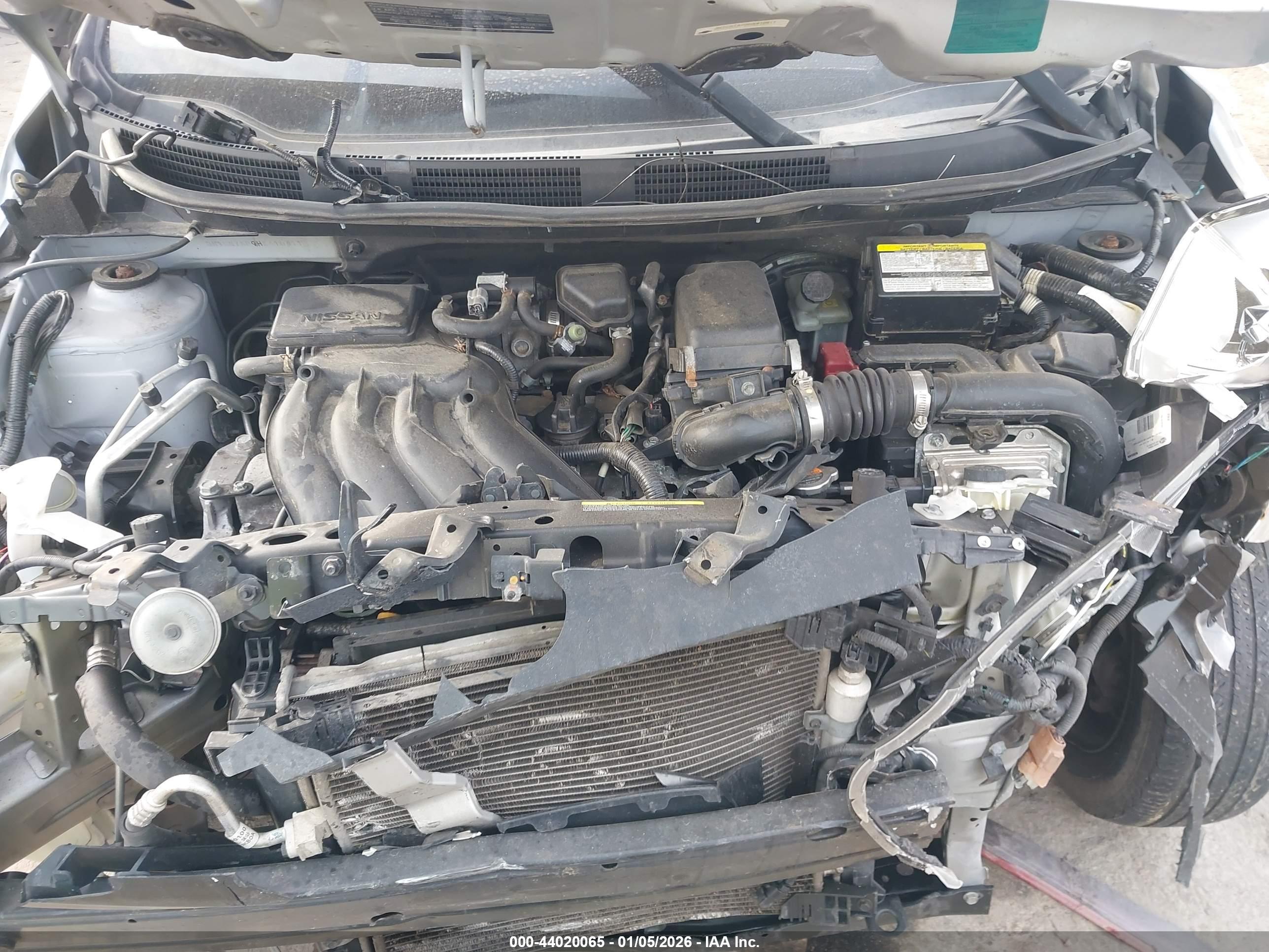 NISSAN VERSA image 10