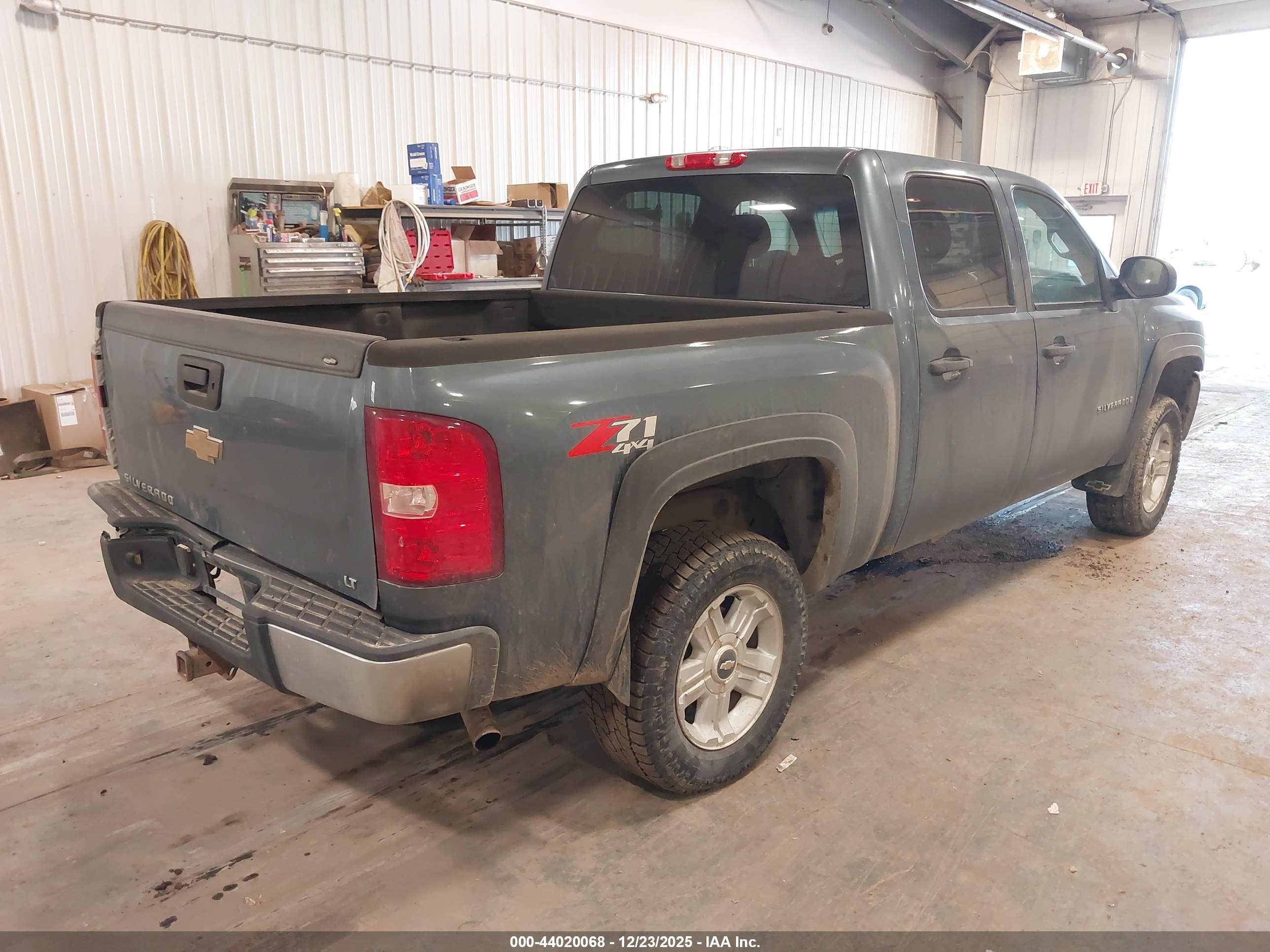 CHEVROLET SILVERADO image 4
