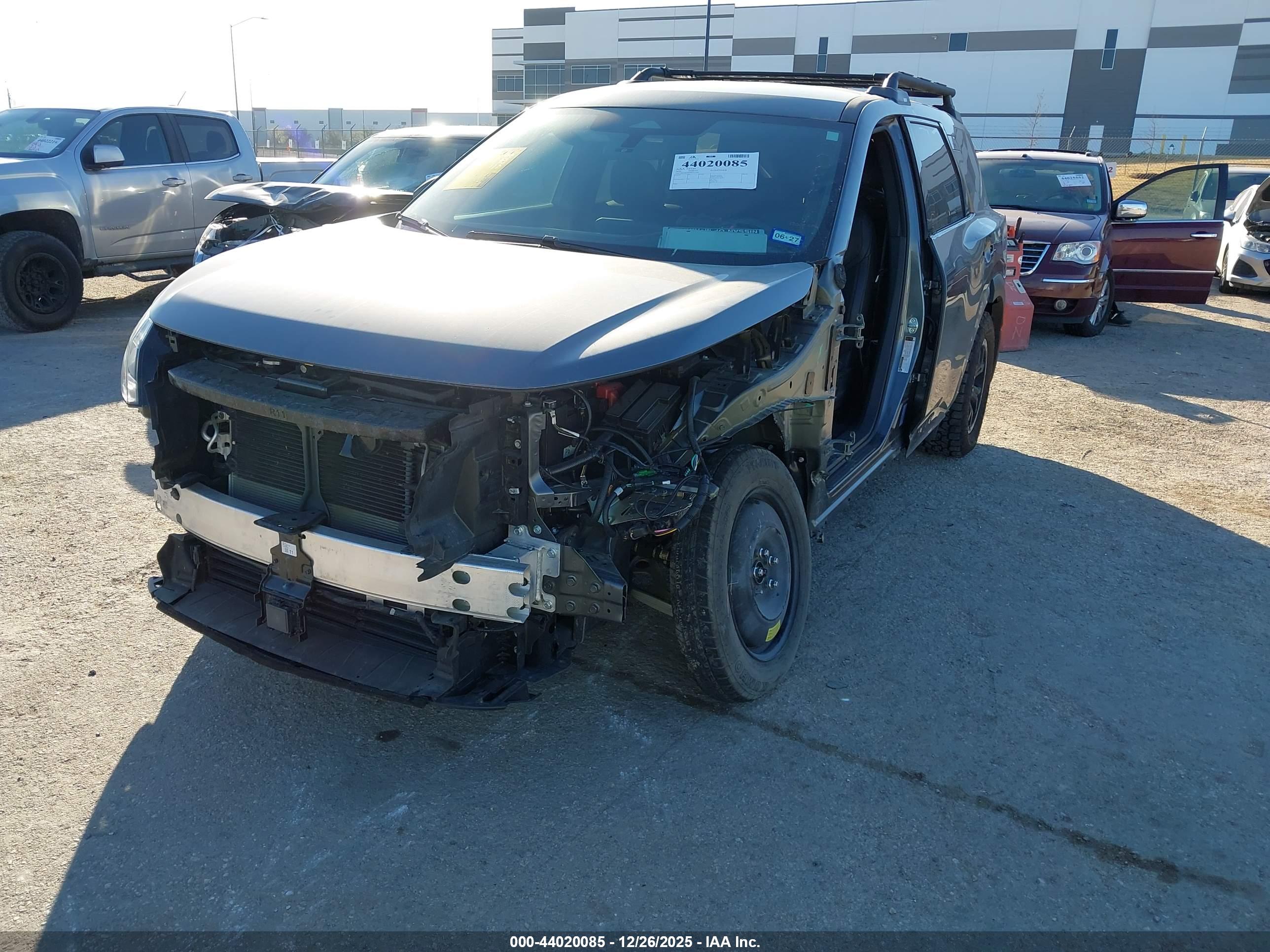 NISSAN PATHFINDER image 2