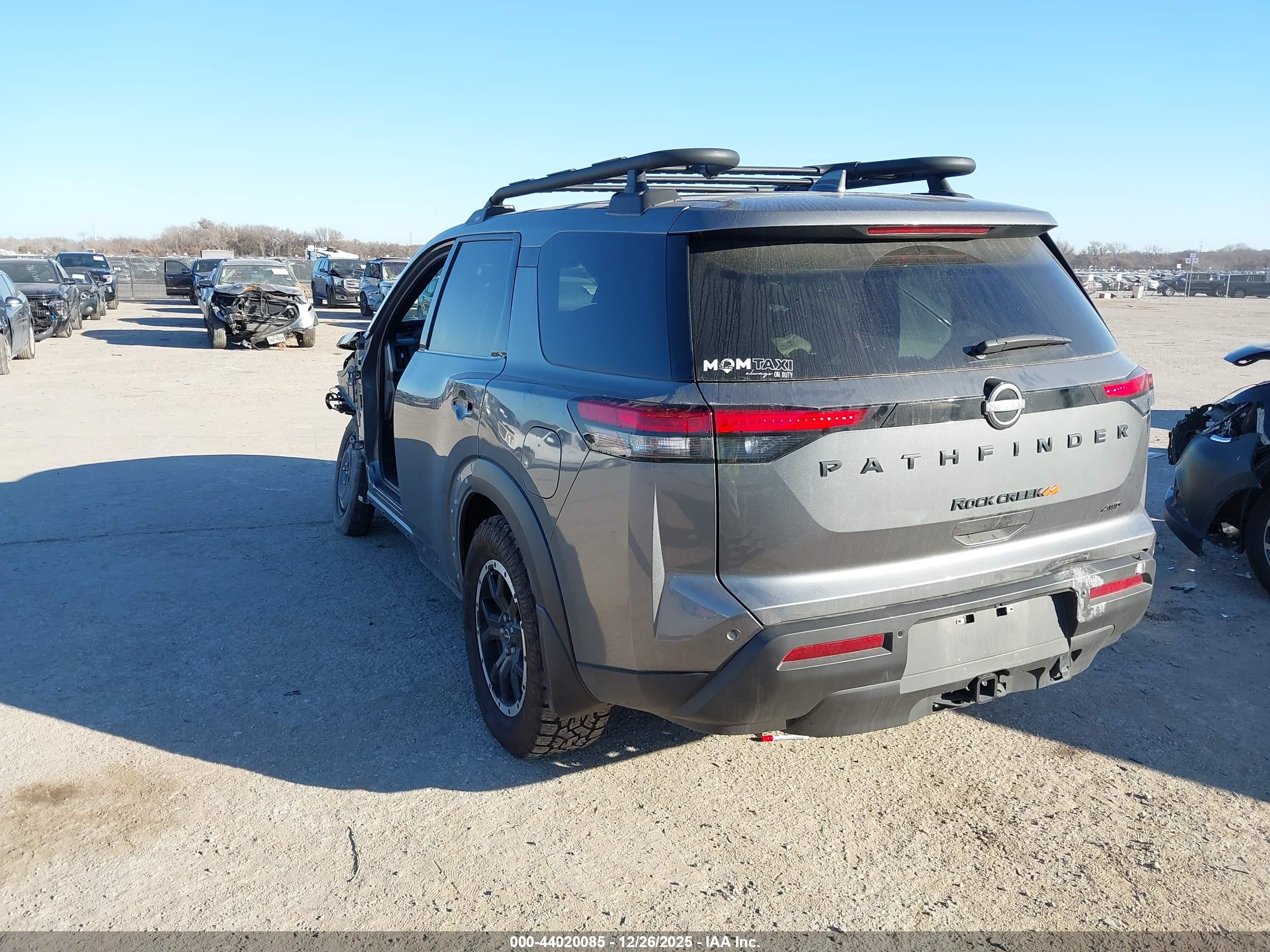 NISSAN PATHFINDER image 3