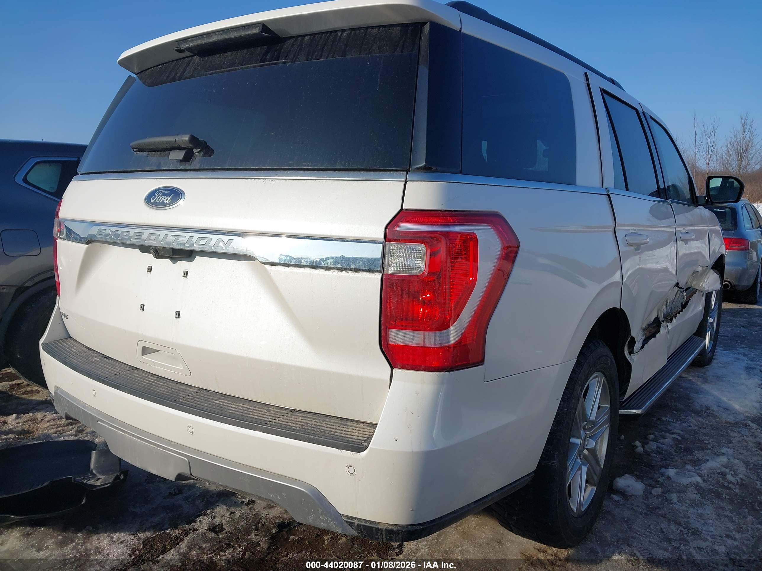 FORD EXPEDITION image 4