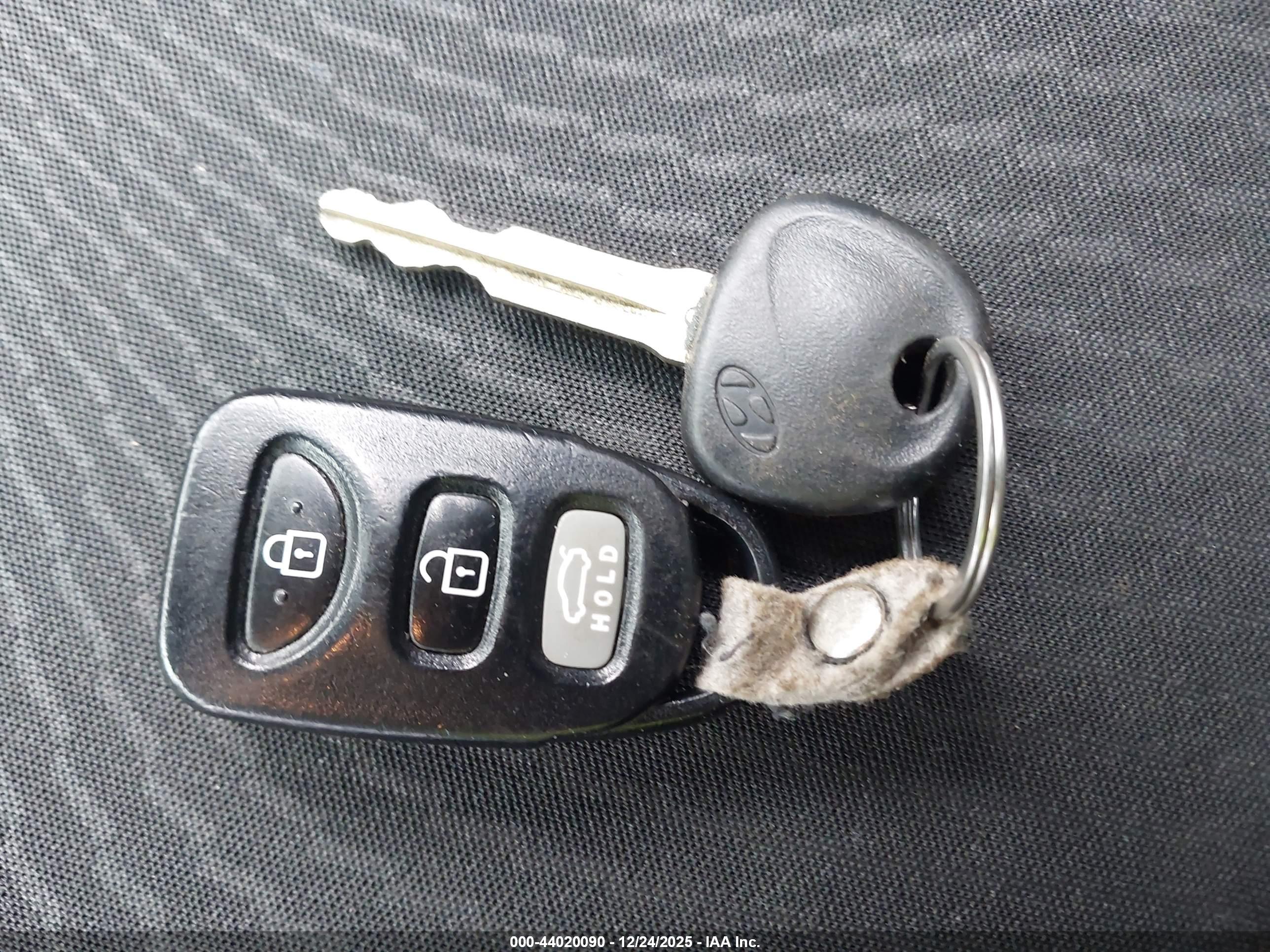 HYUNDAI ELANTRA image 11