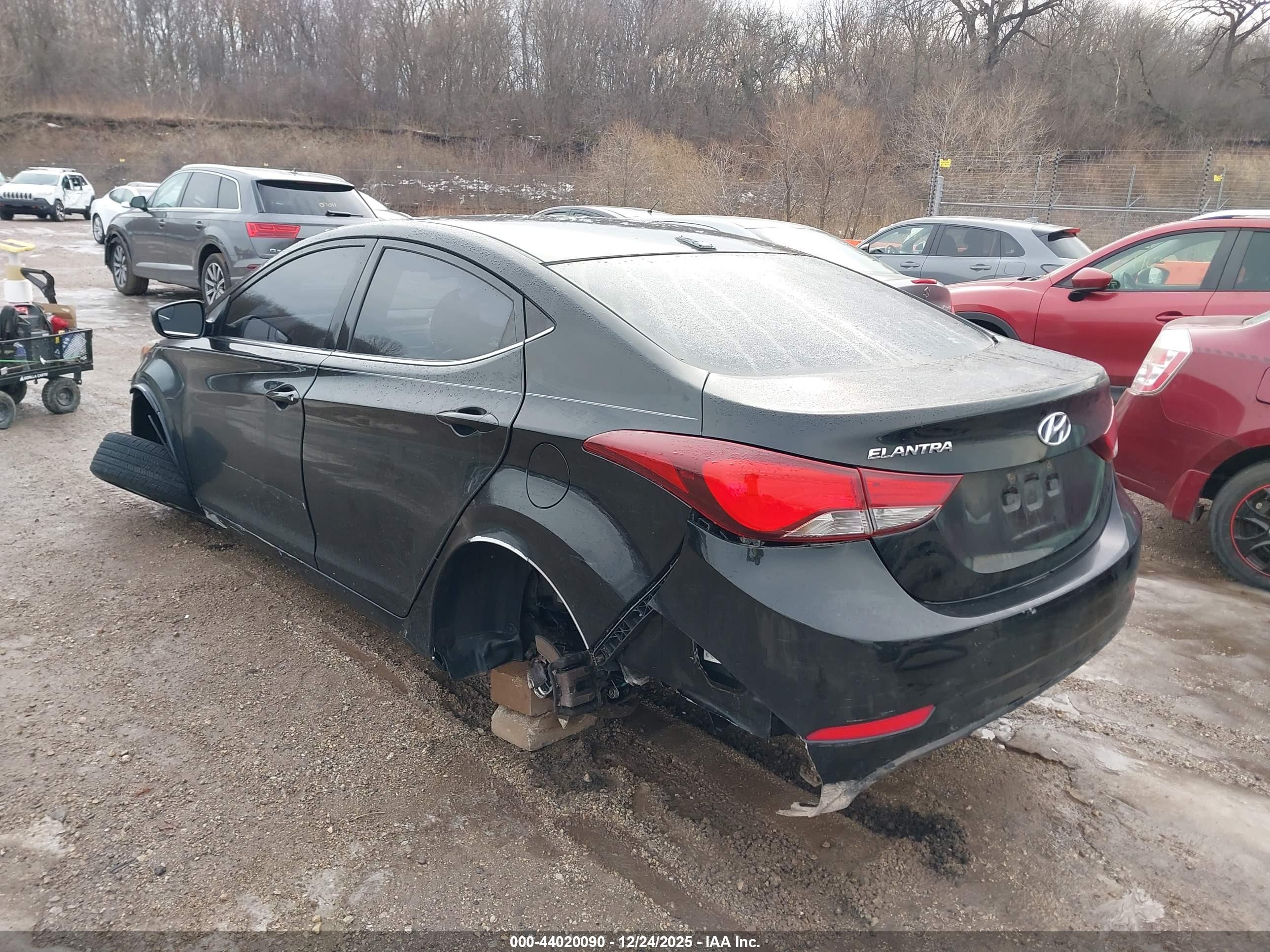 HYUNDAI ELANTRA image 3