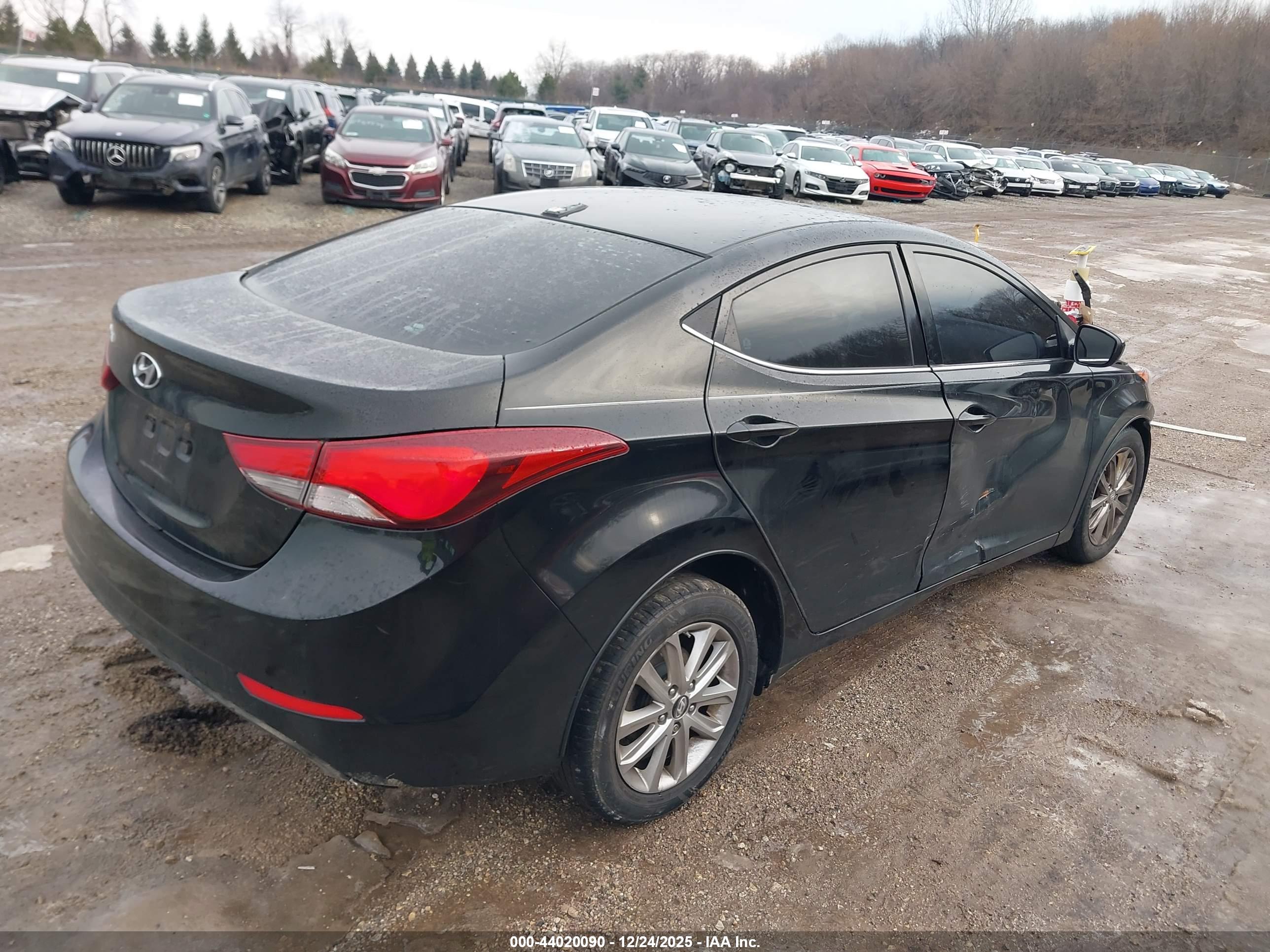 HYUNDAI ELANTRA image 4