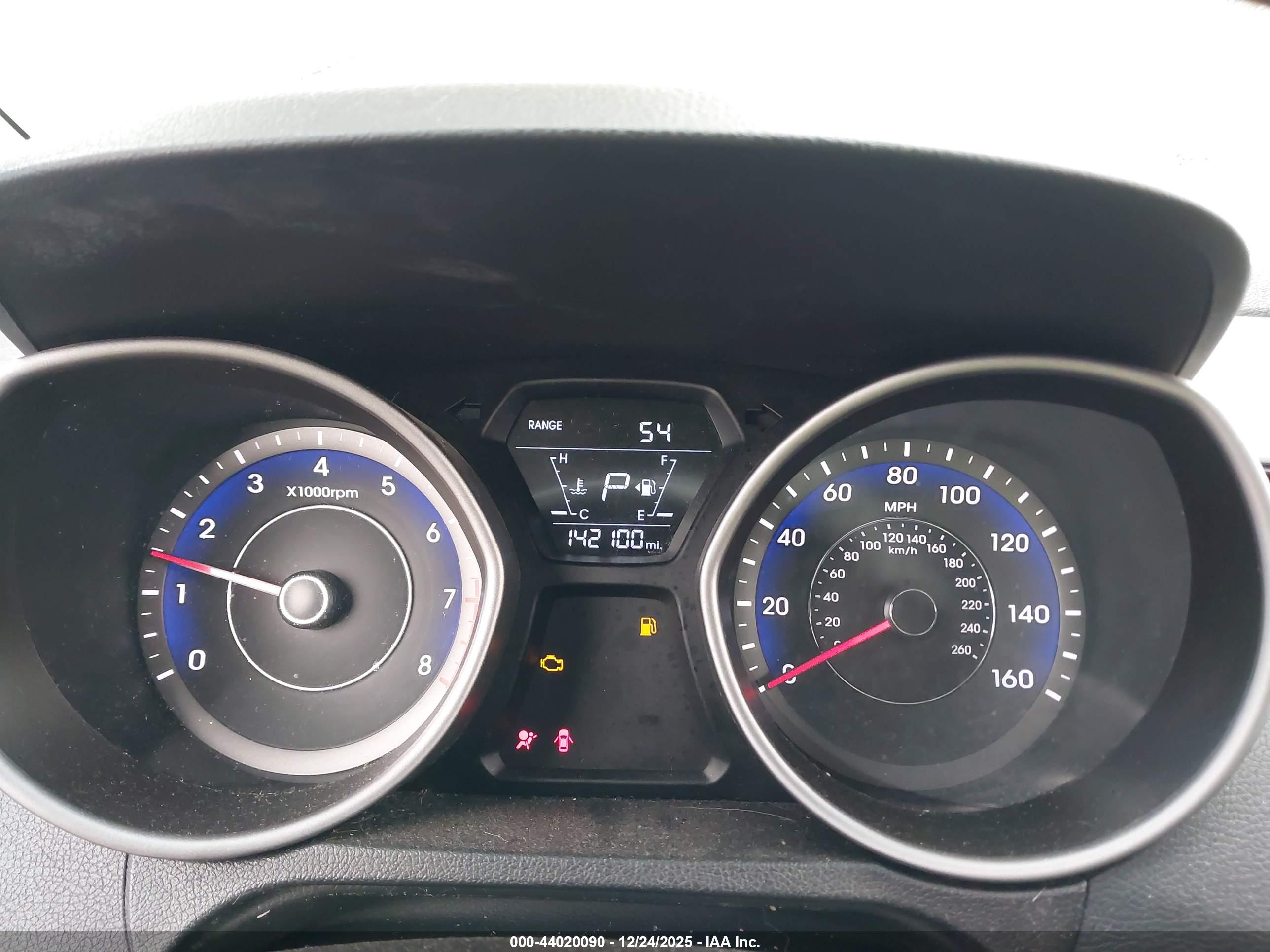 HYUNDAI ELANTRA image 7