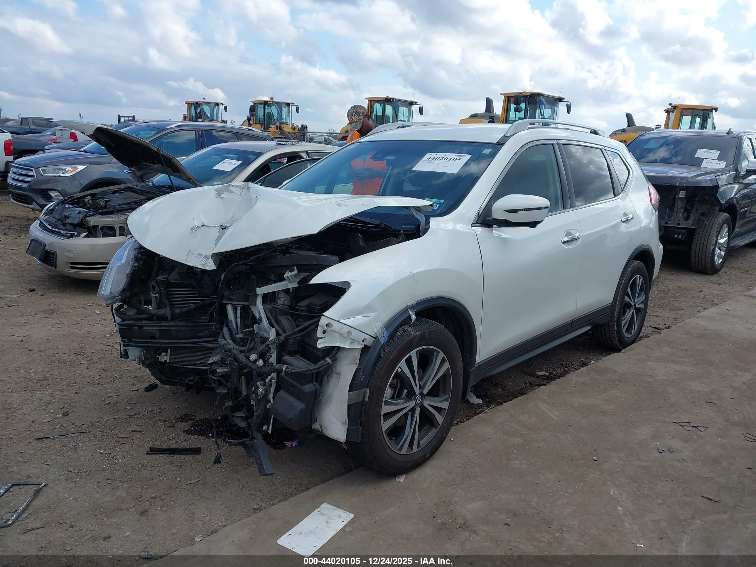 NISSAN ROGUE image 2