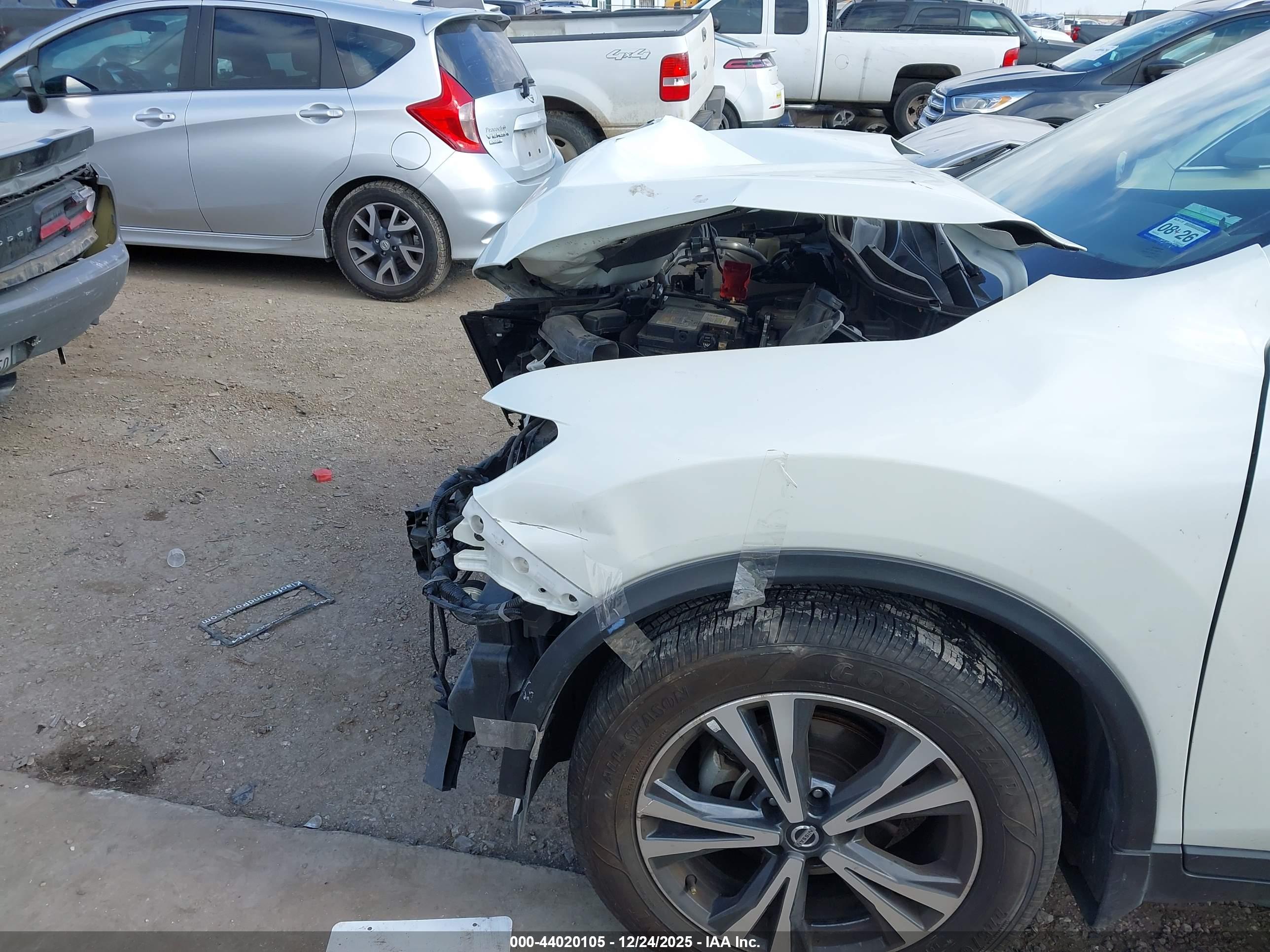 NISSAN ROGUE image 6