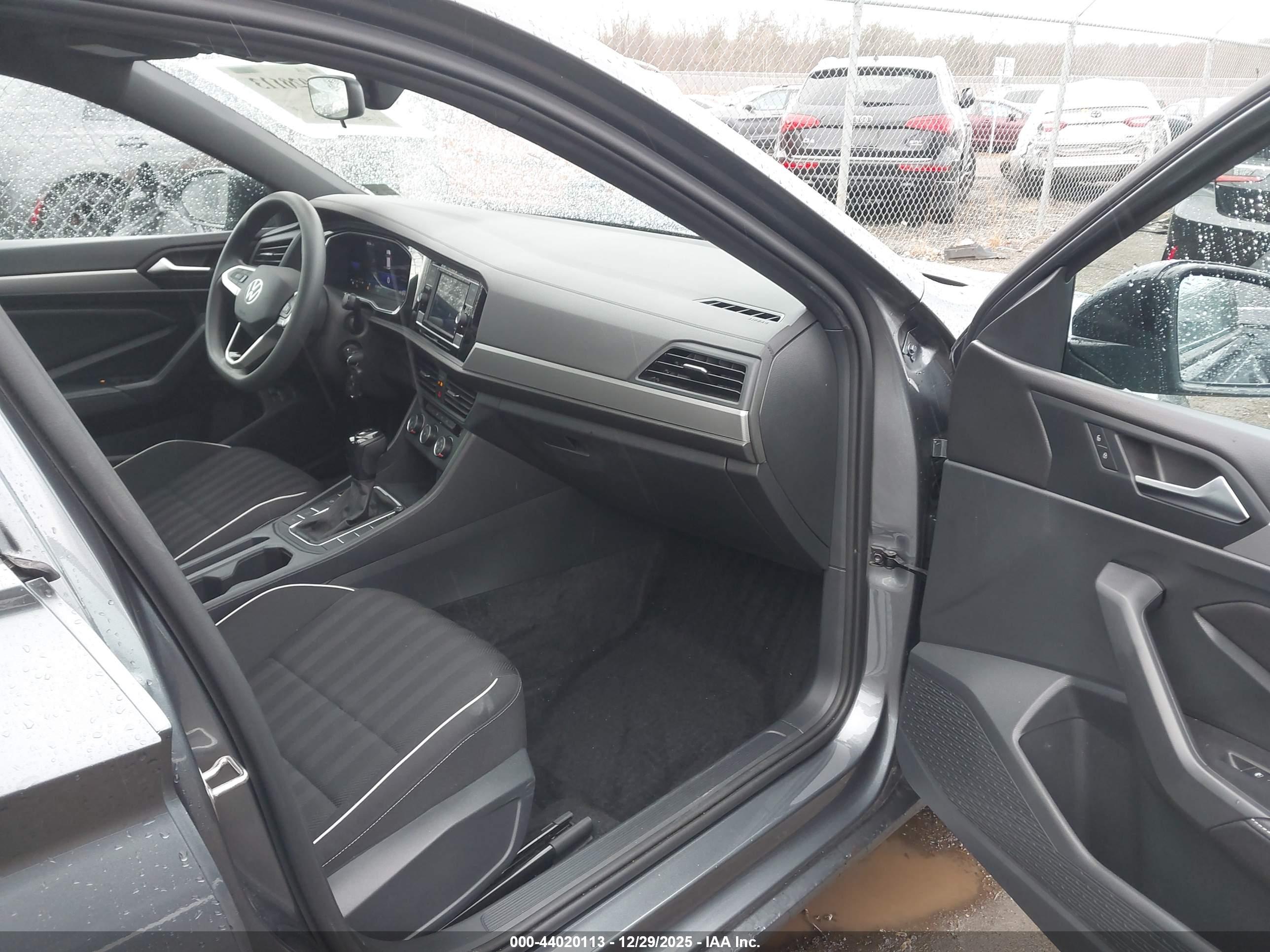VOLKSWAGEN JETTA image 5