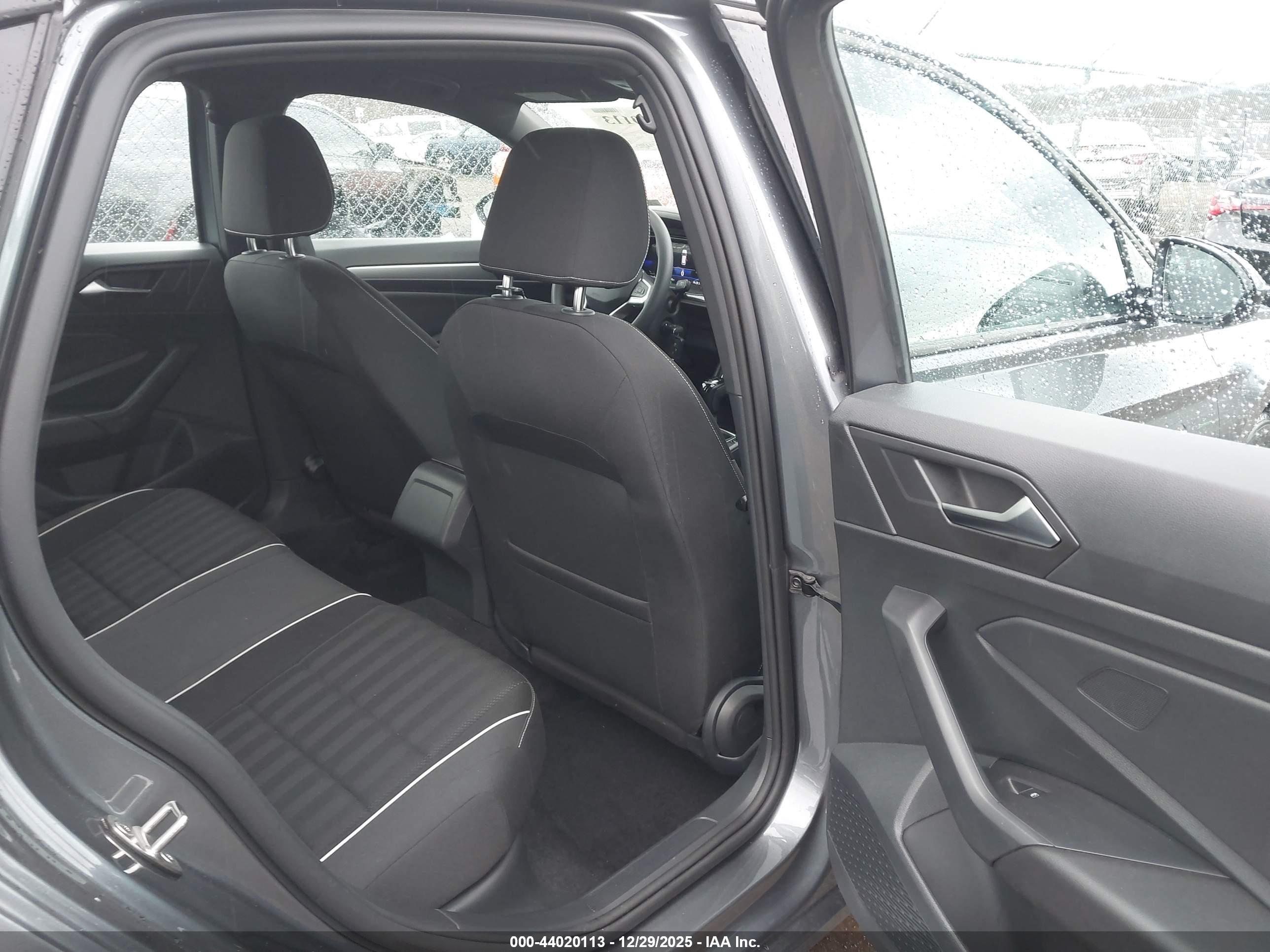 VOLKSWAGEN JETTA image 8