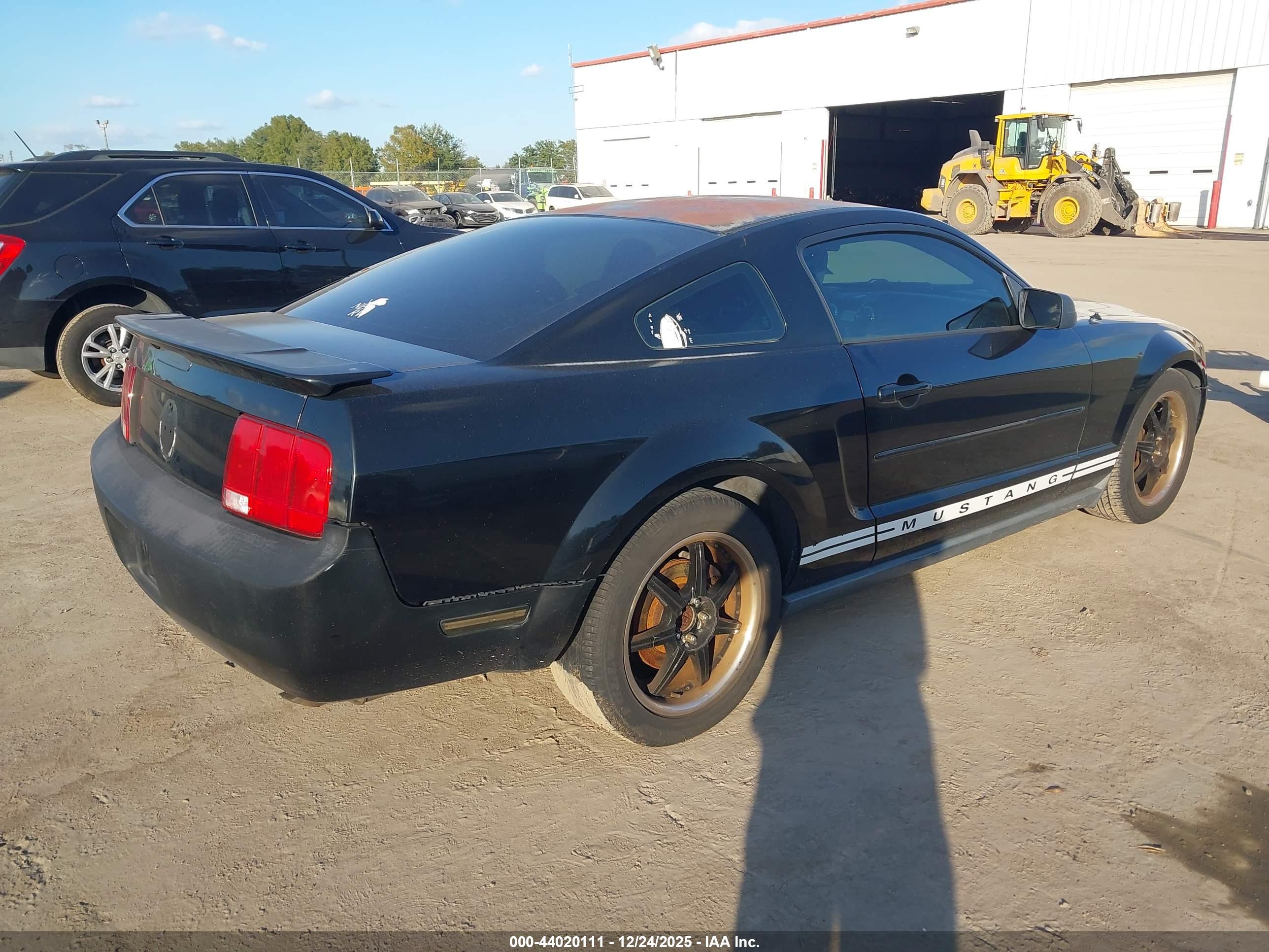 FORD MUSTANG image 4