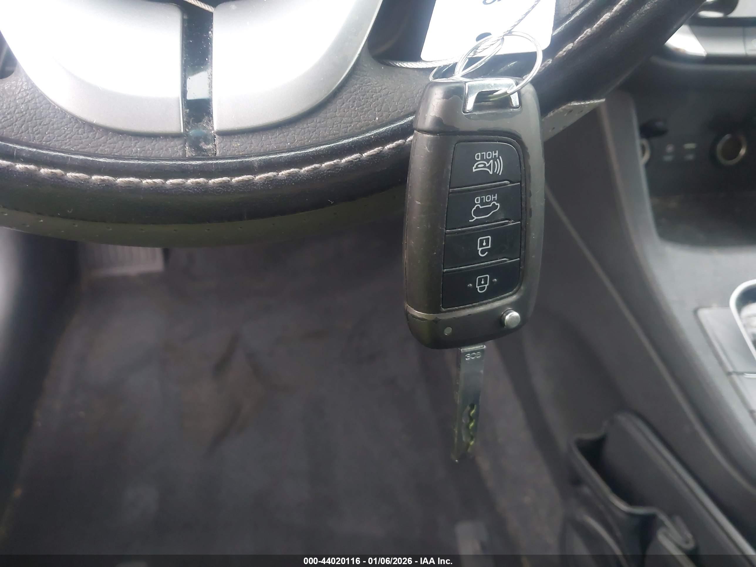 HYUNDAI ELANTRA image 11