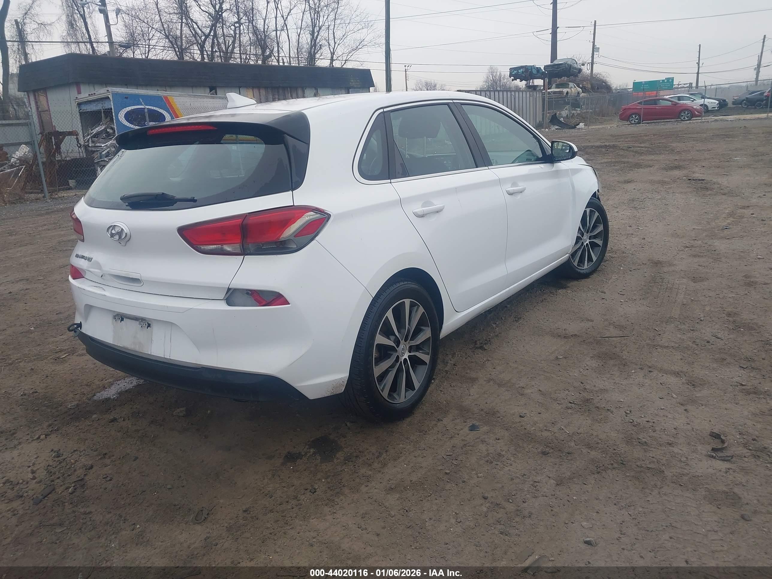 HYUNDAI ELANTRA image 4