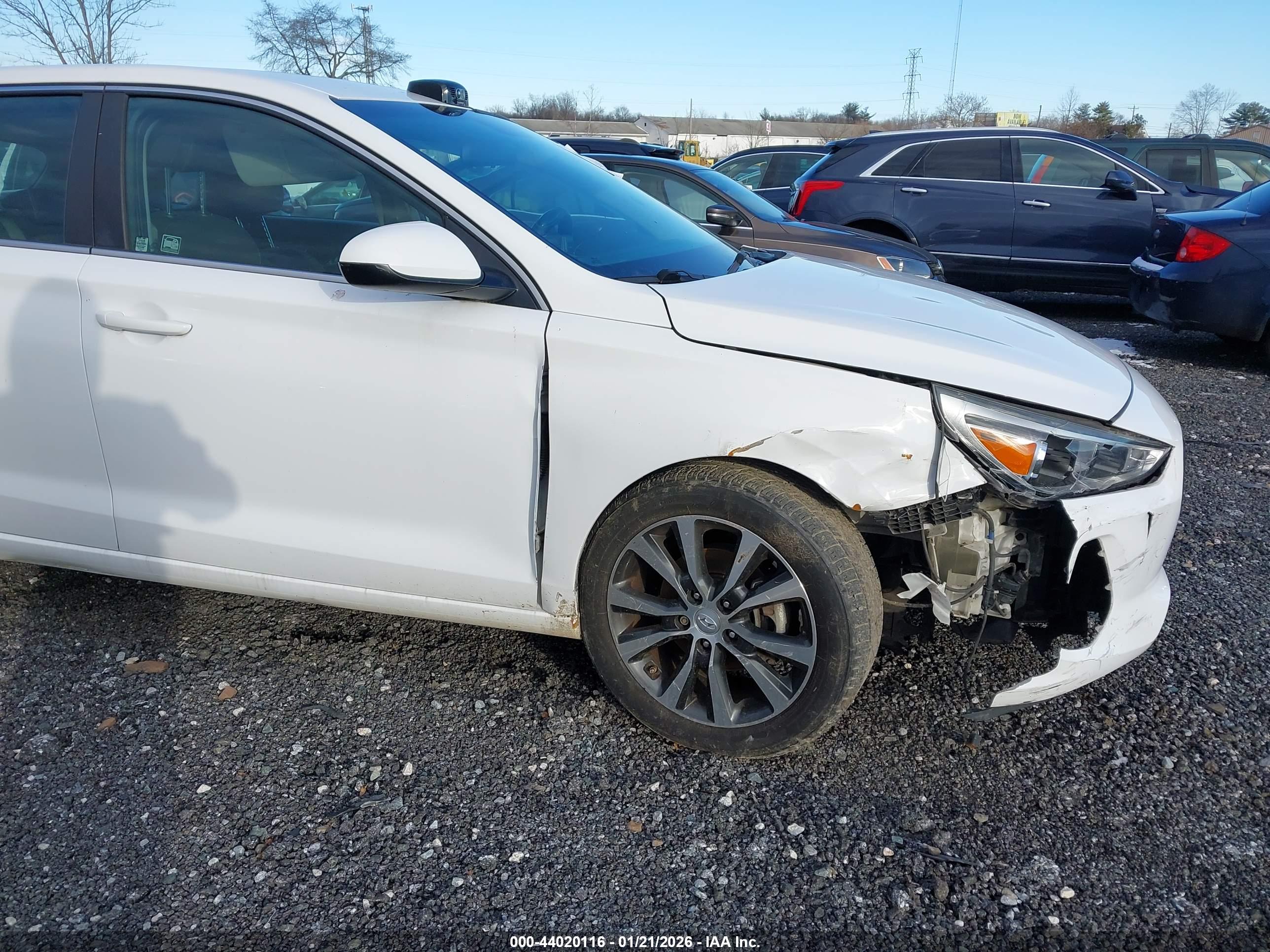 HYUNDAI ELANTRA image 6