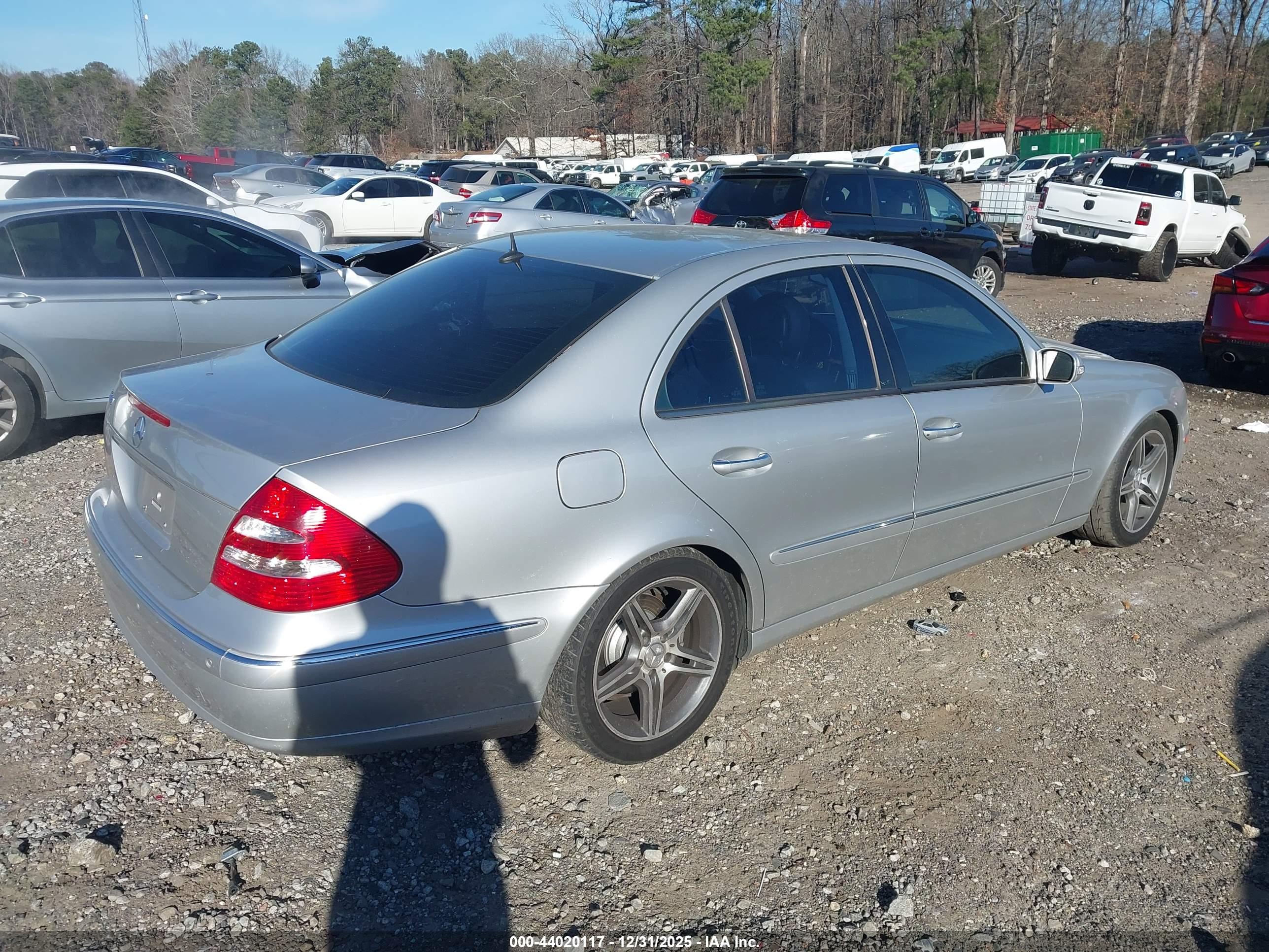 MERCEDES-BENZ E image 4