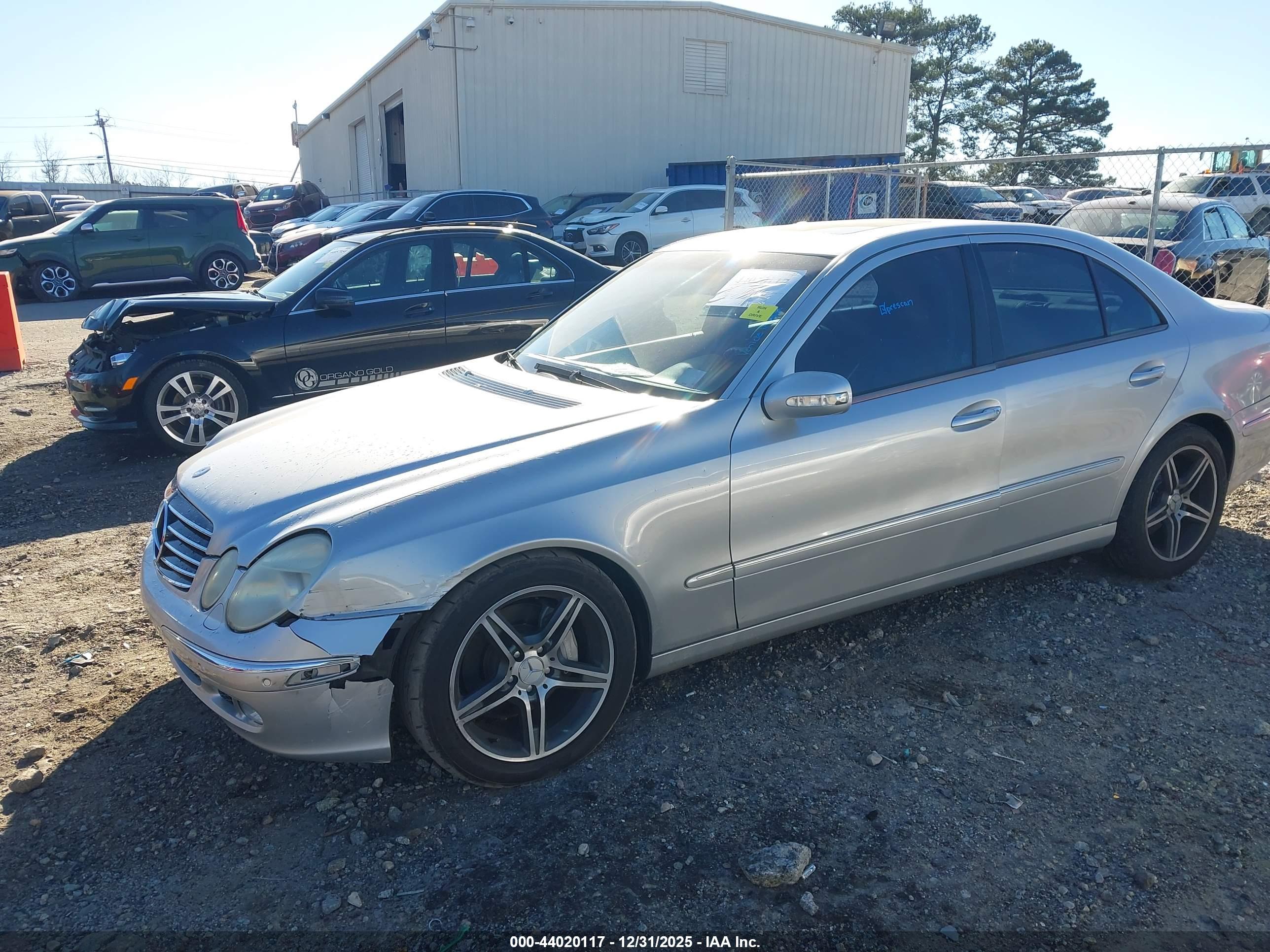 MERCEDES-BENZ E image 6