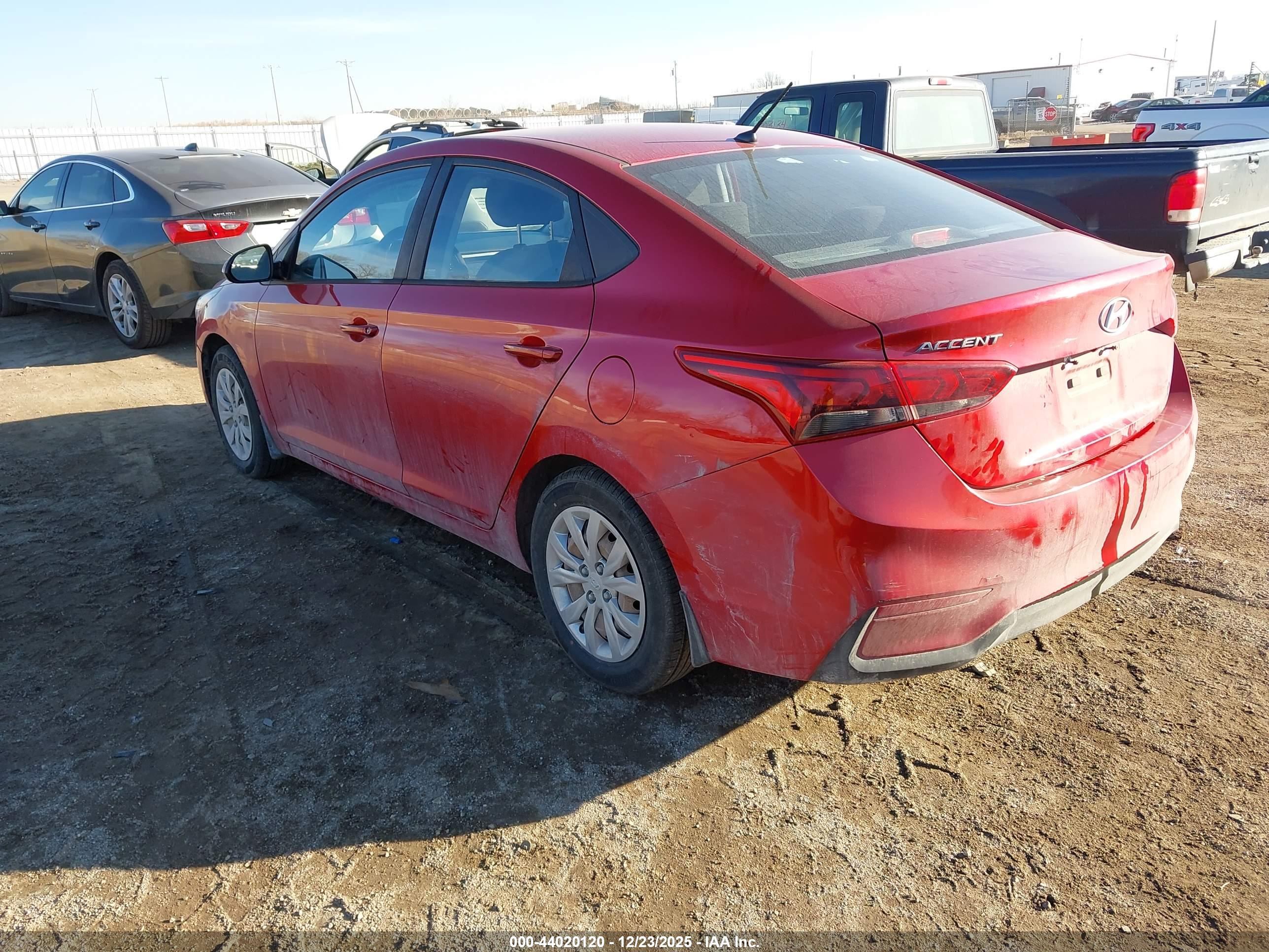 HYUNDAI ACCENT image 3