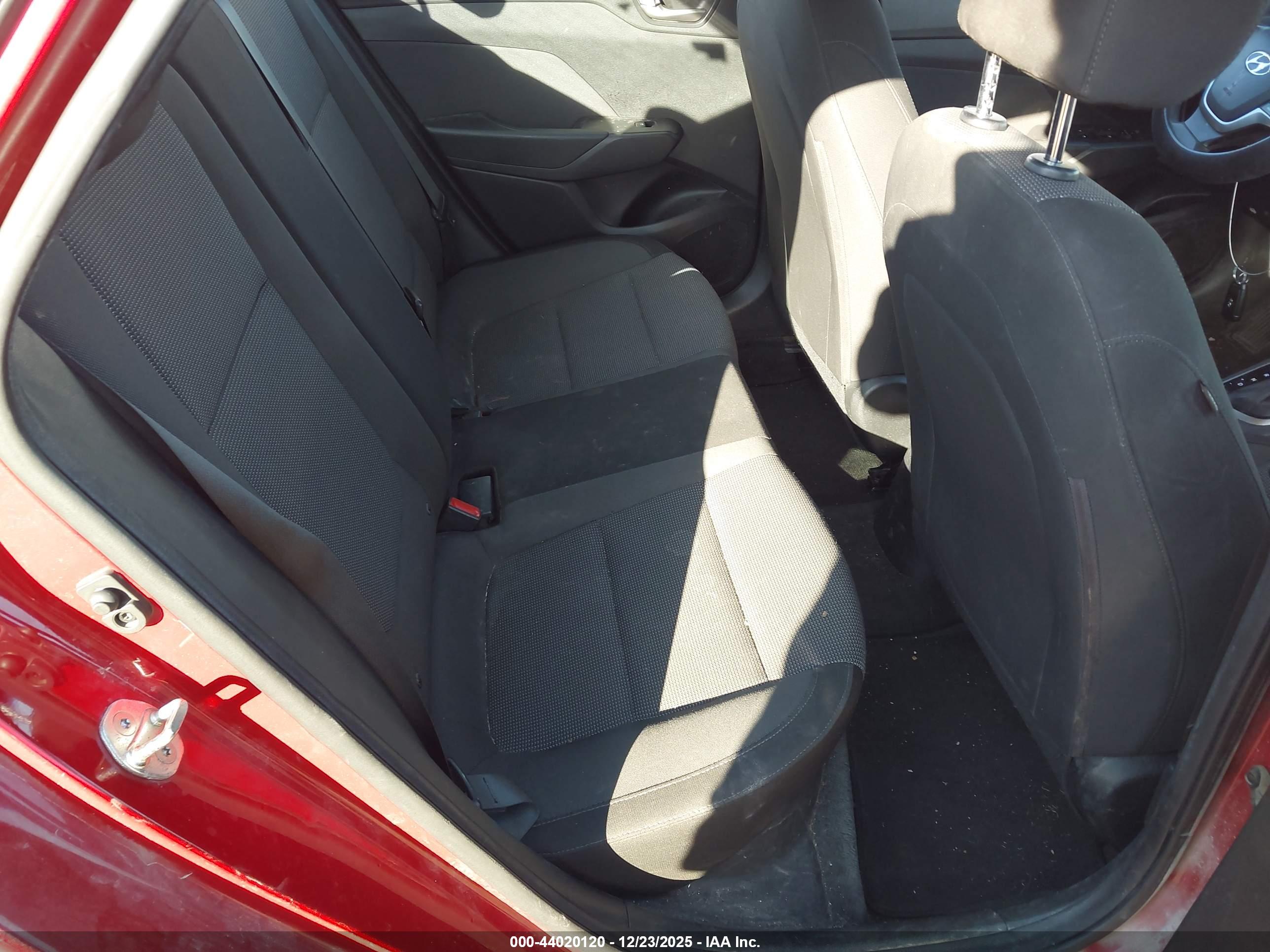 HYUNDAI ACCENT image 8
