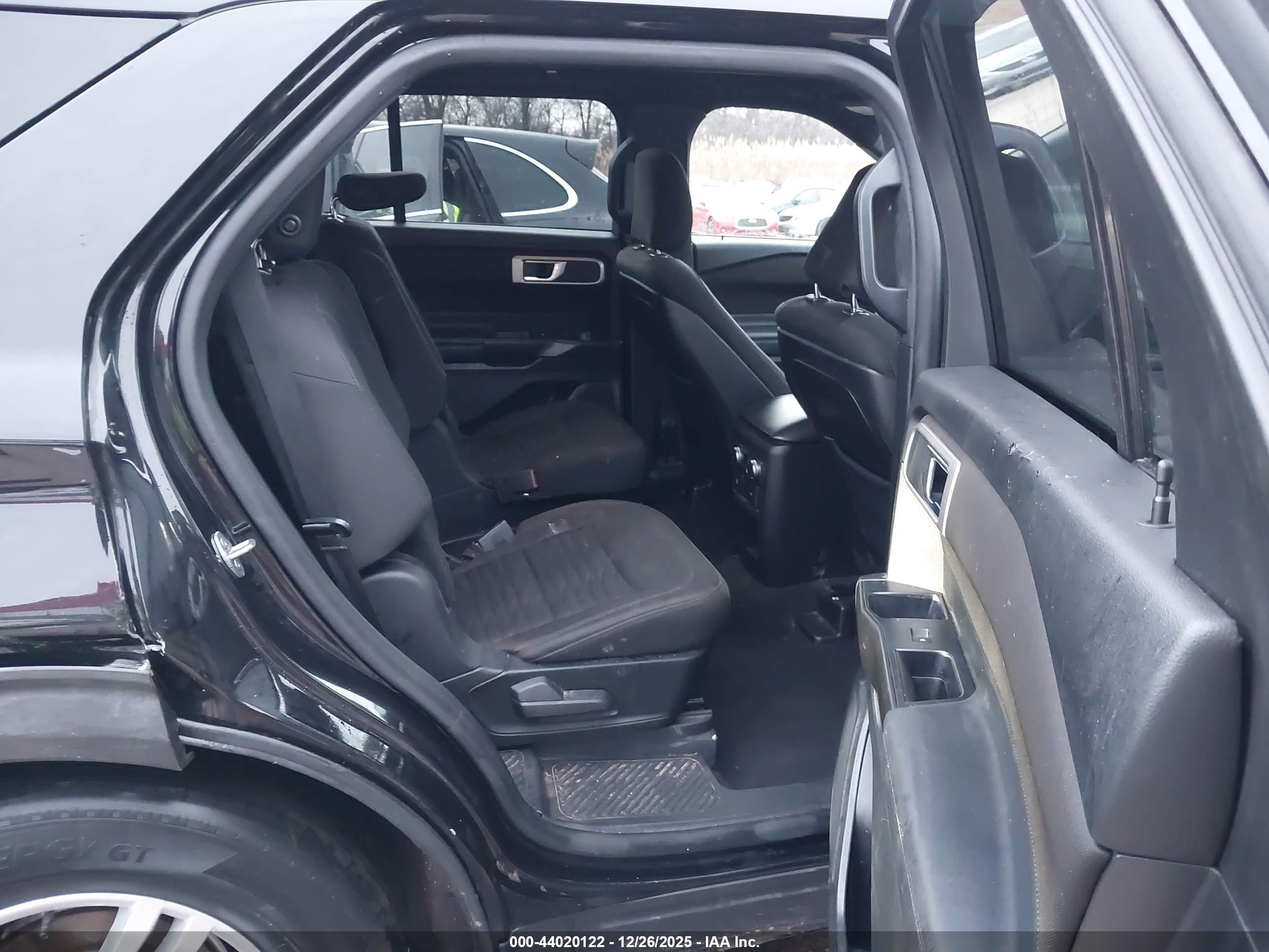 FORD EXPLORER image 8