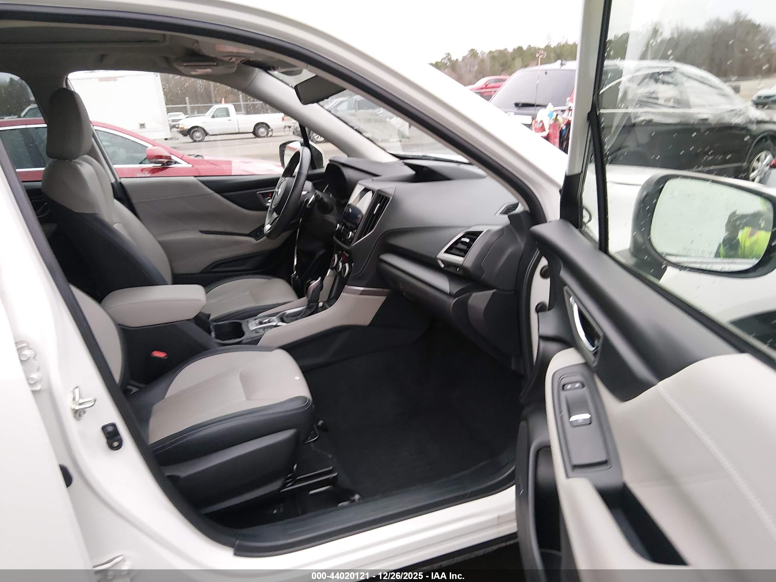 SUBARU FORESTER image 5