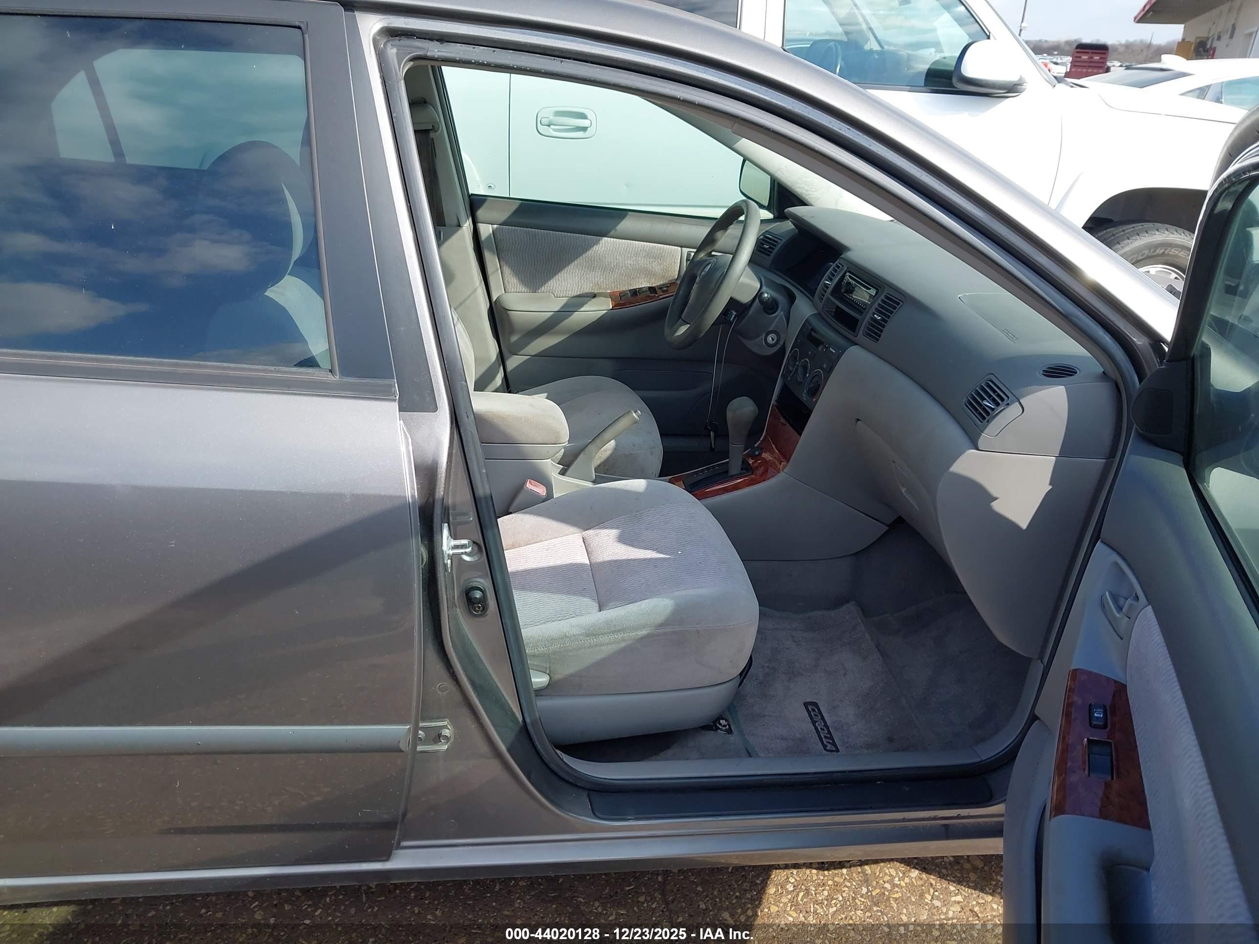 TOYOTA COROLLA image 5