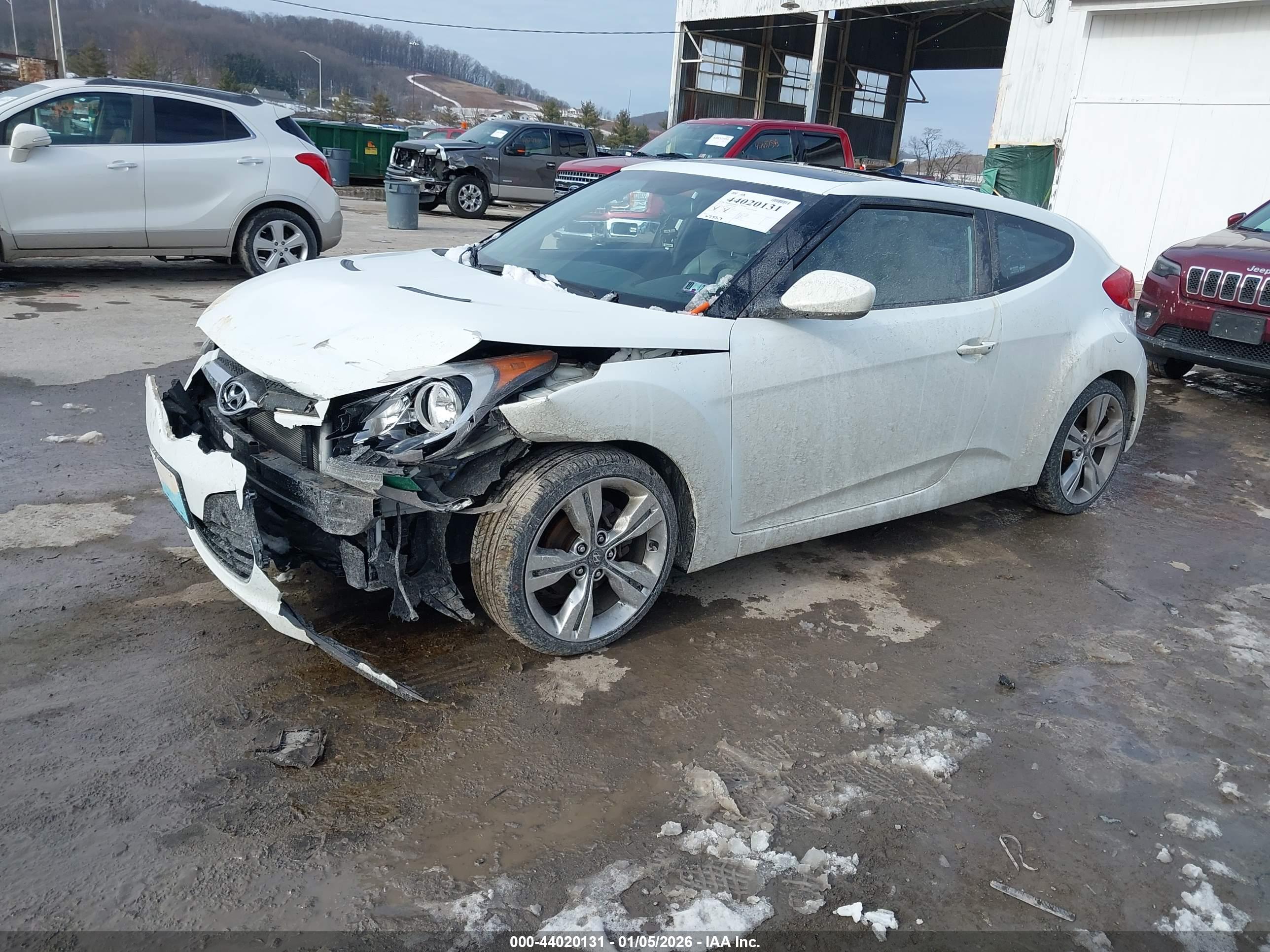 HYUNDAI VELOSTER image 2