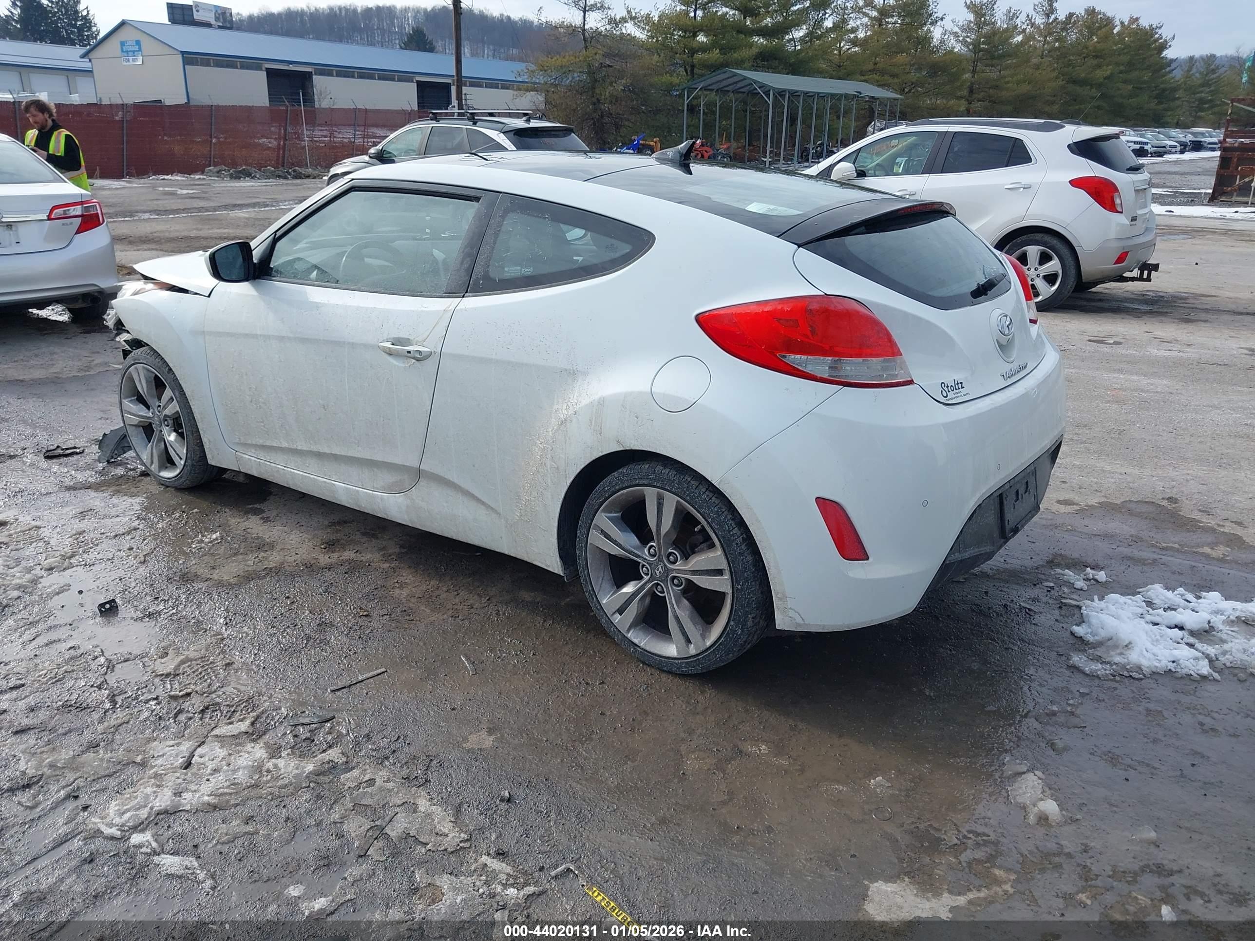 HYUNDAI VELOSTER image 3