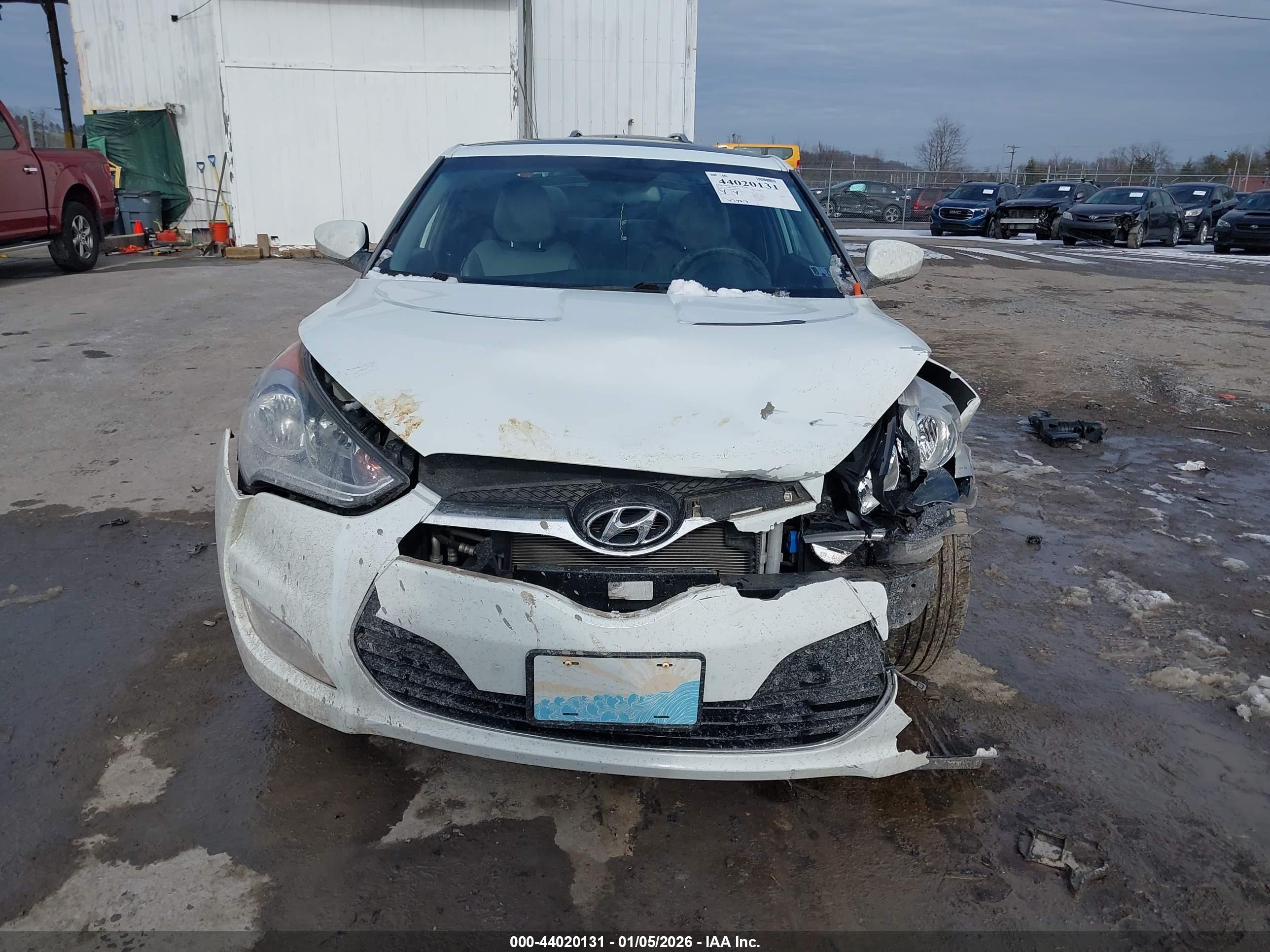 HYUNDAI VELOSTER image 6