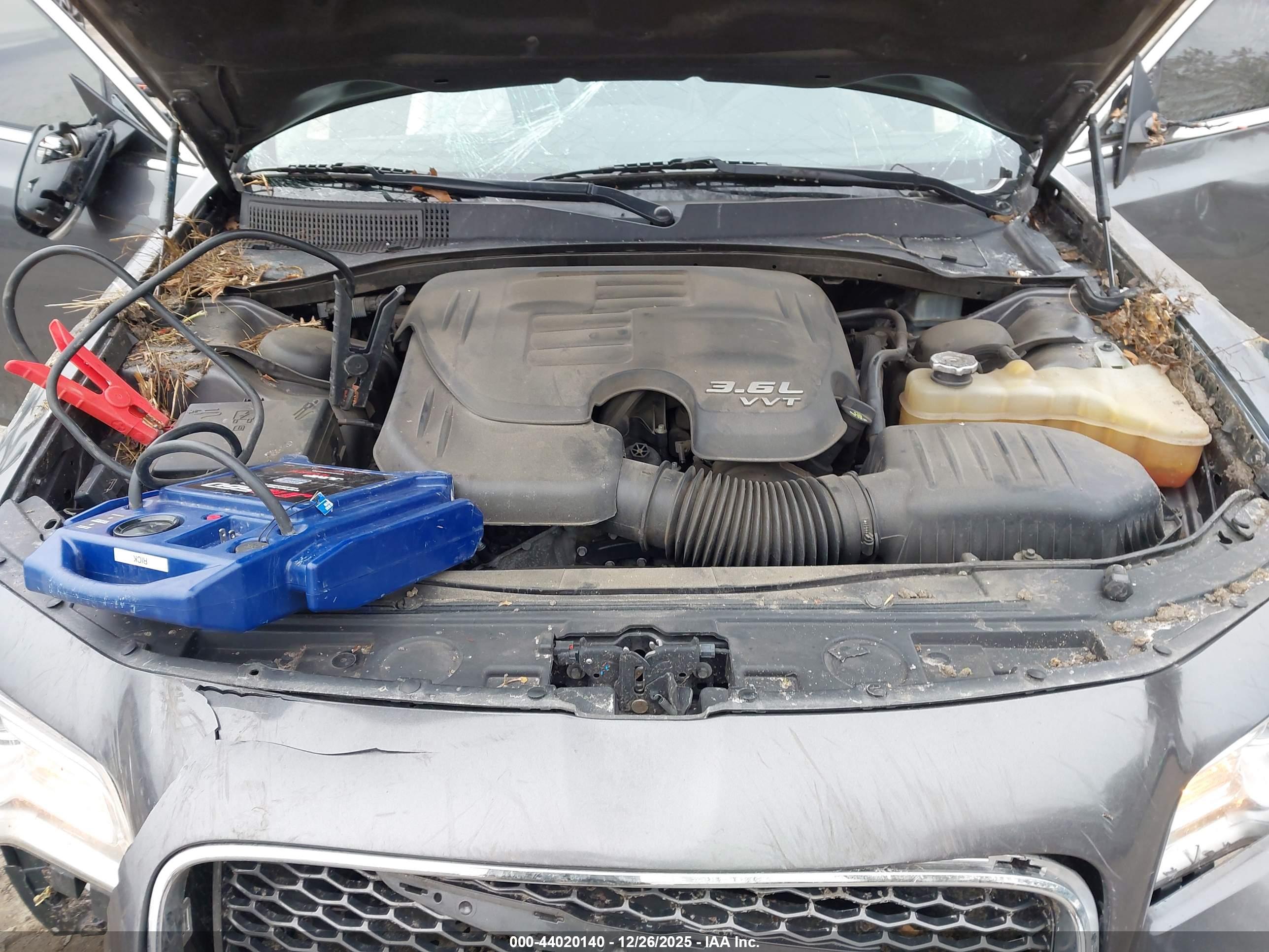 CHRYSLER 300 image 10