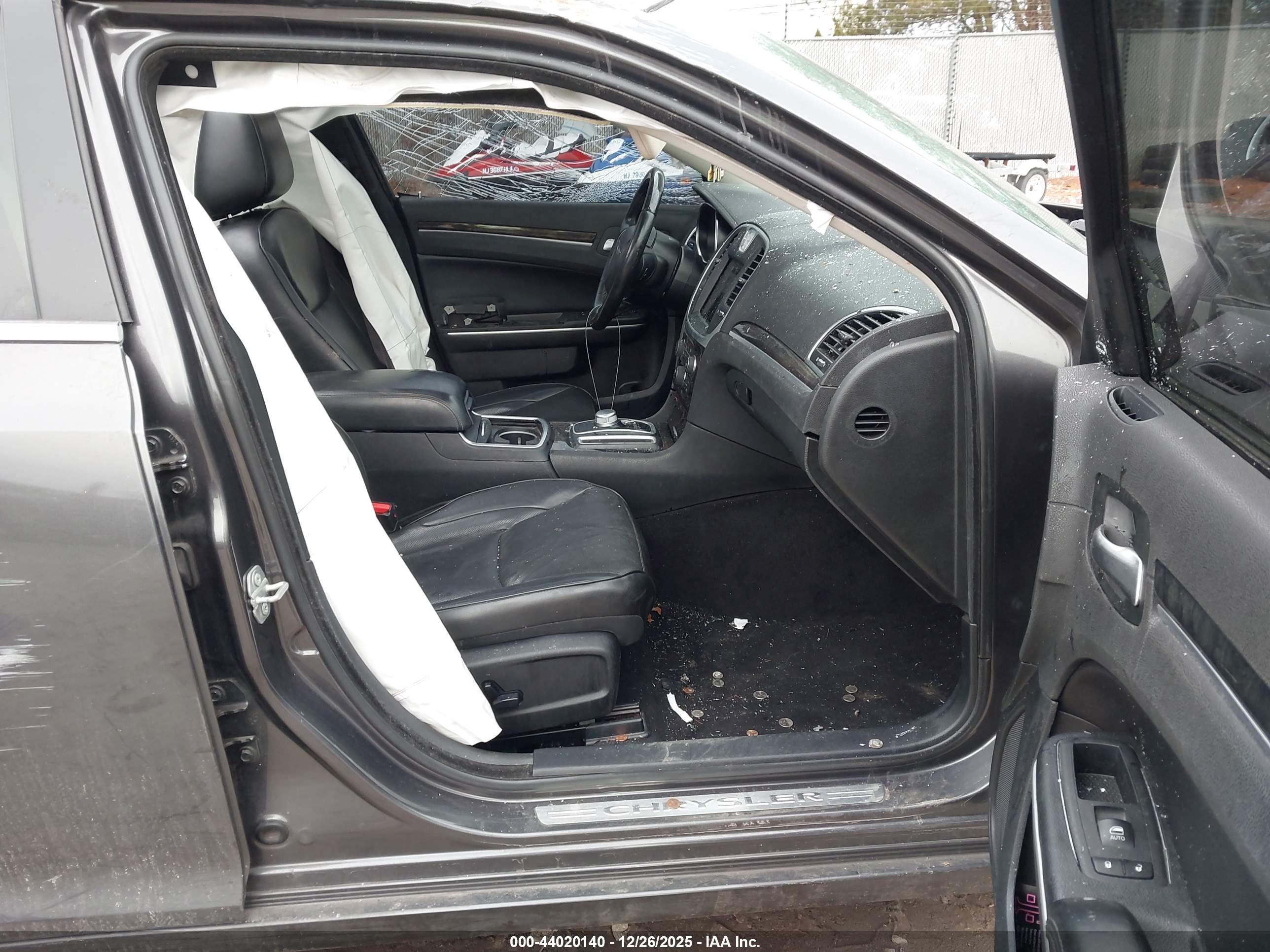CHRYSLER 300 image 5