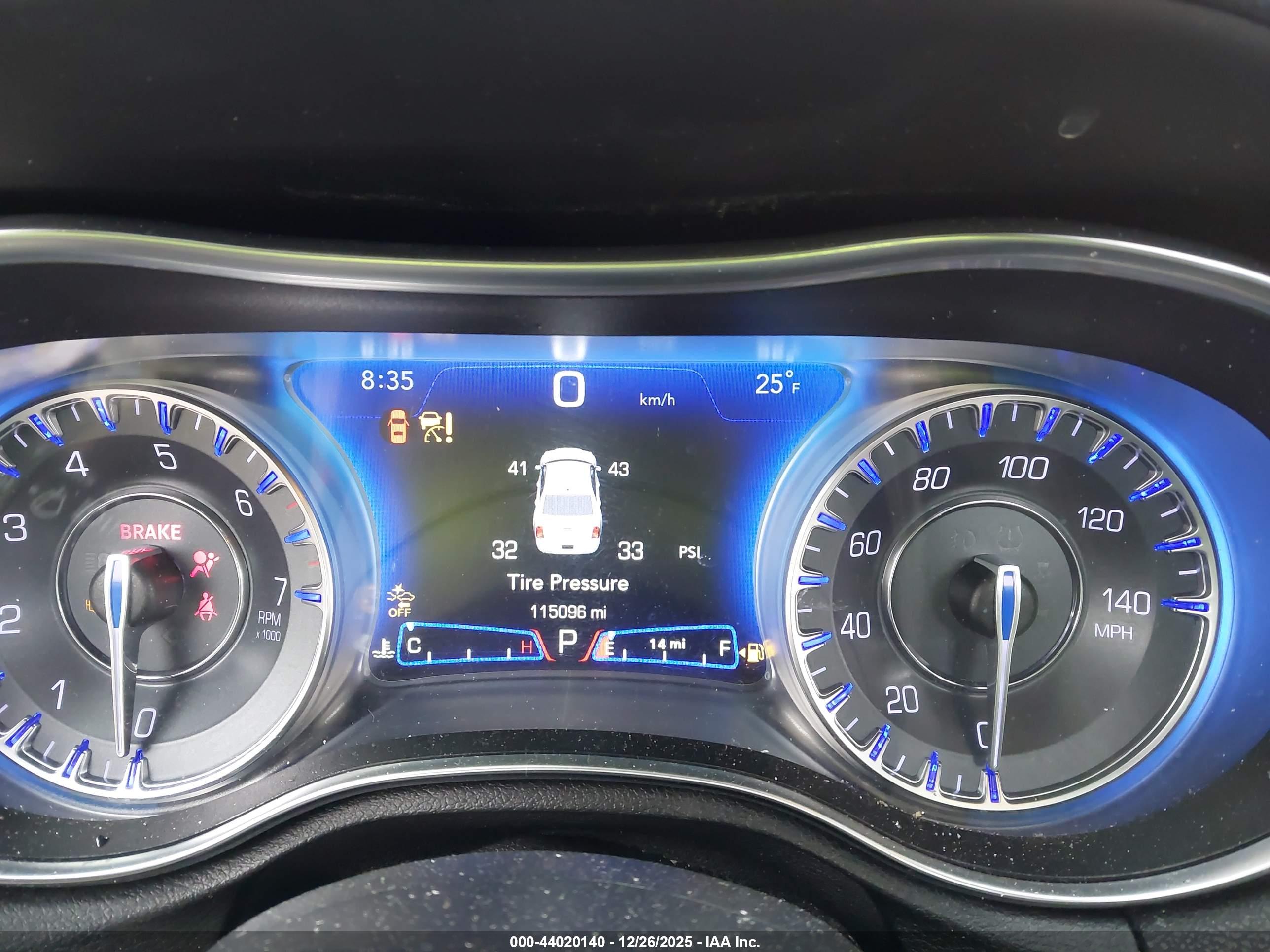 CHRYSLER 300 image 7