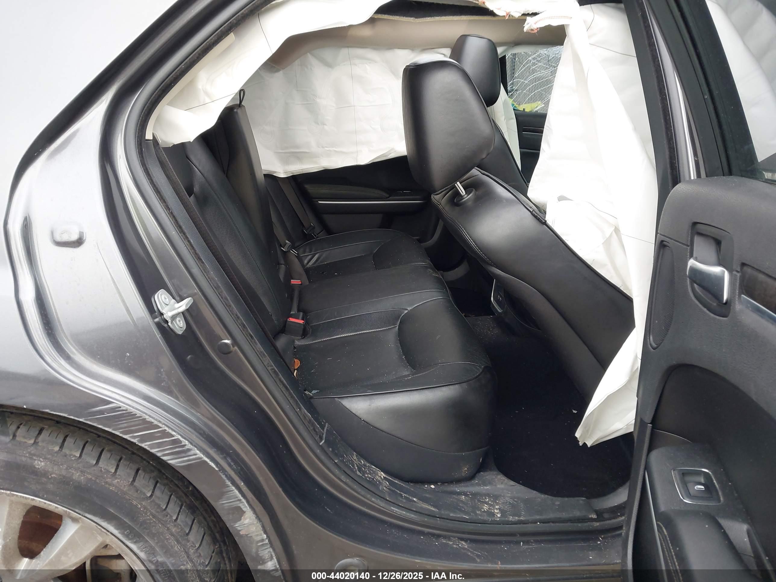 CHRYSLER 300 image 8