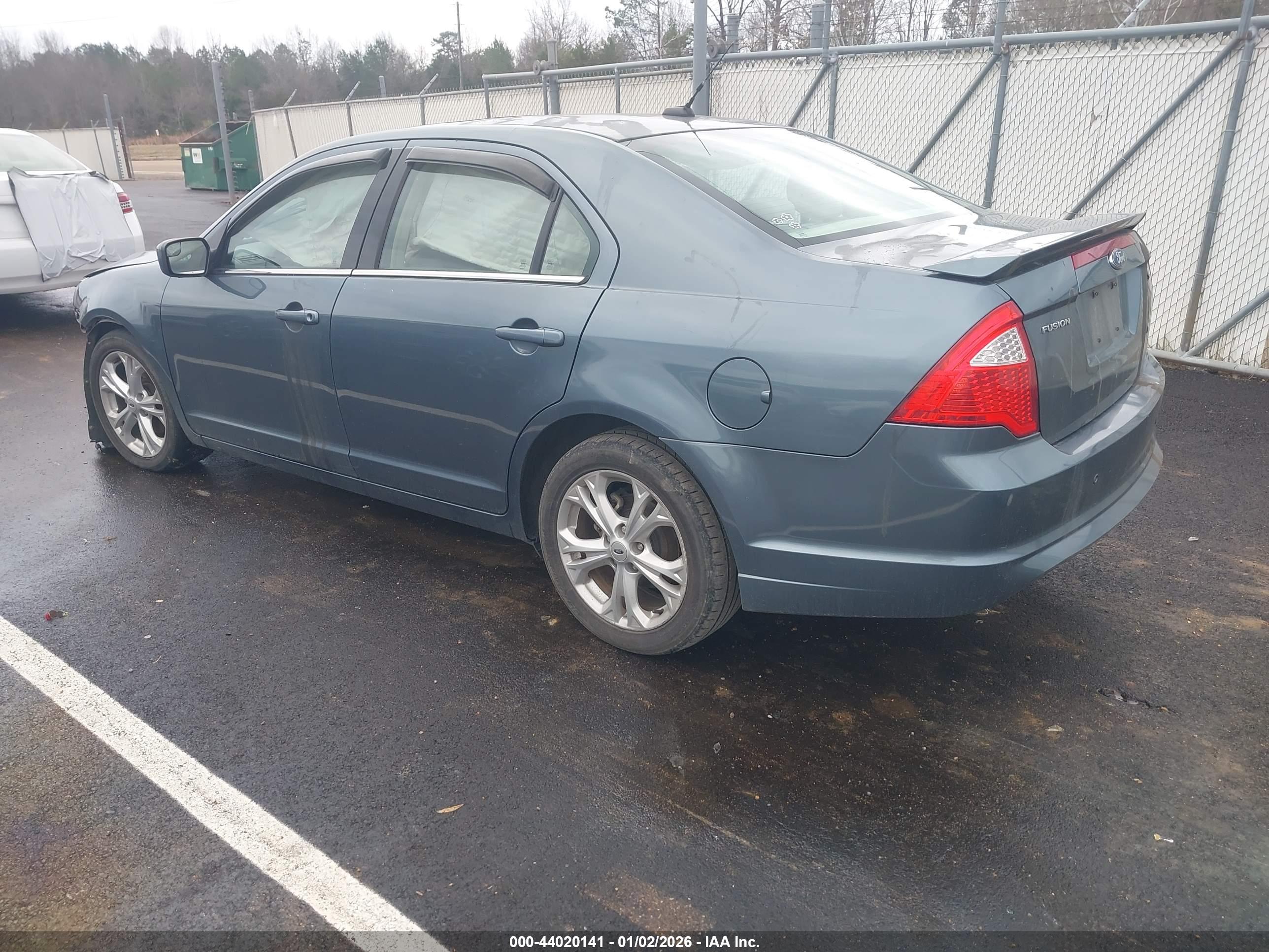 FORD FUSION image 3
