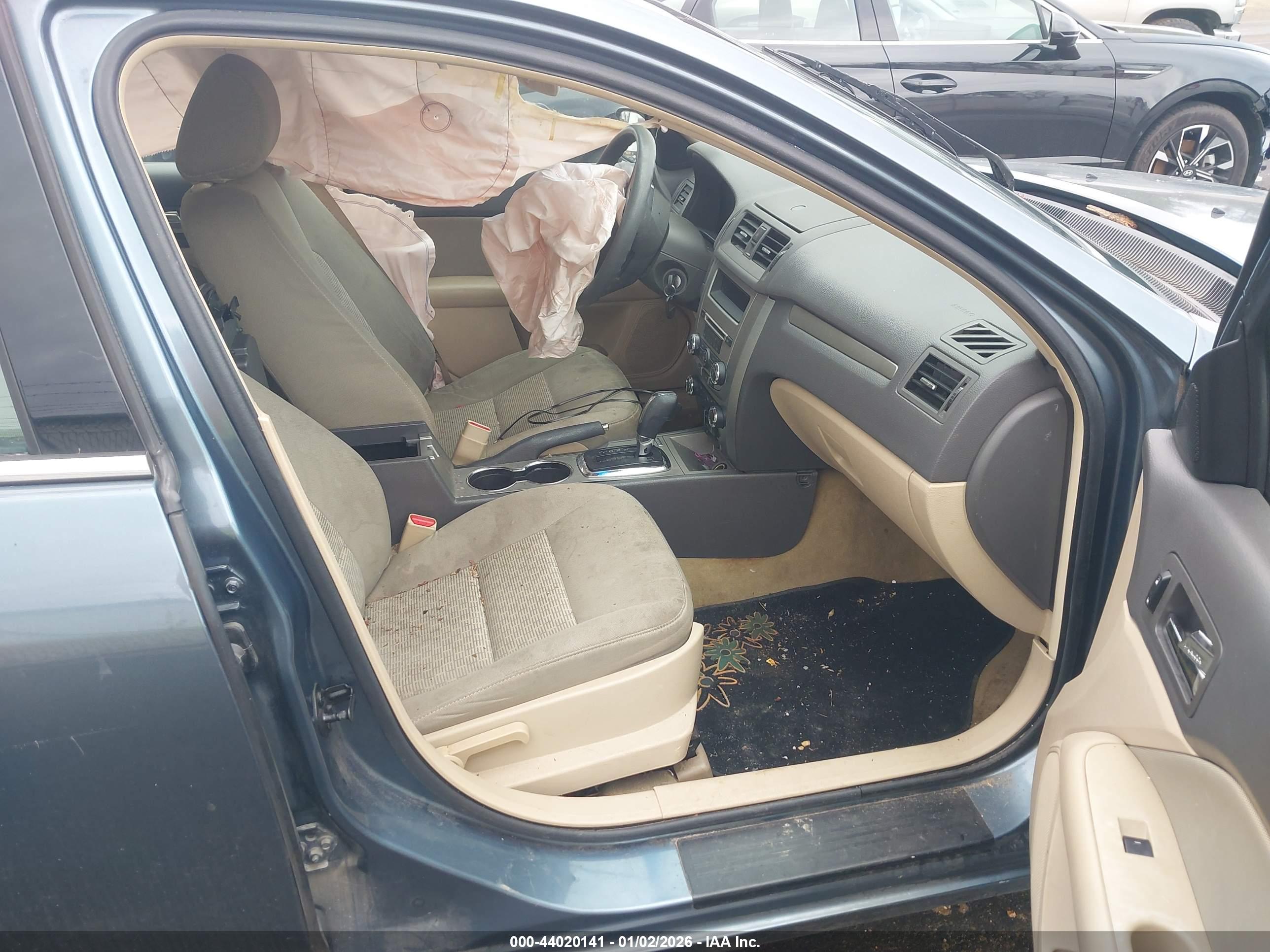 FORD FUSION image 5