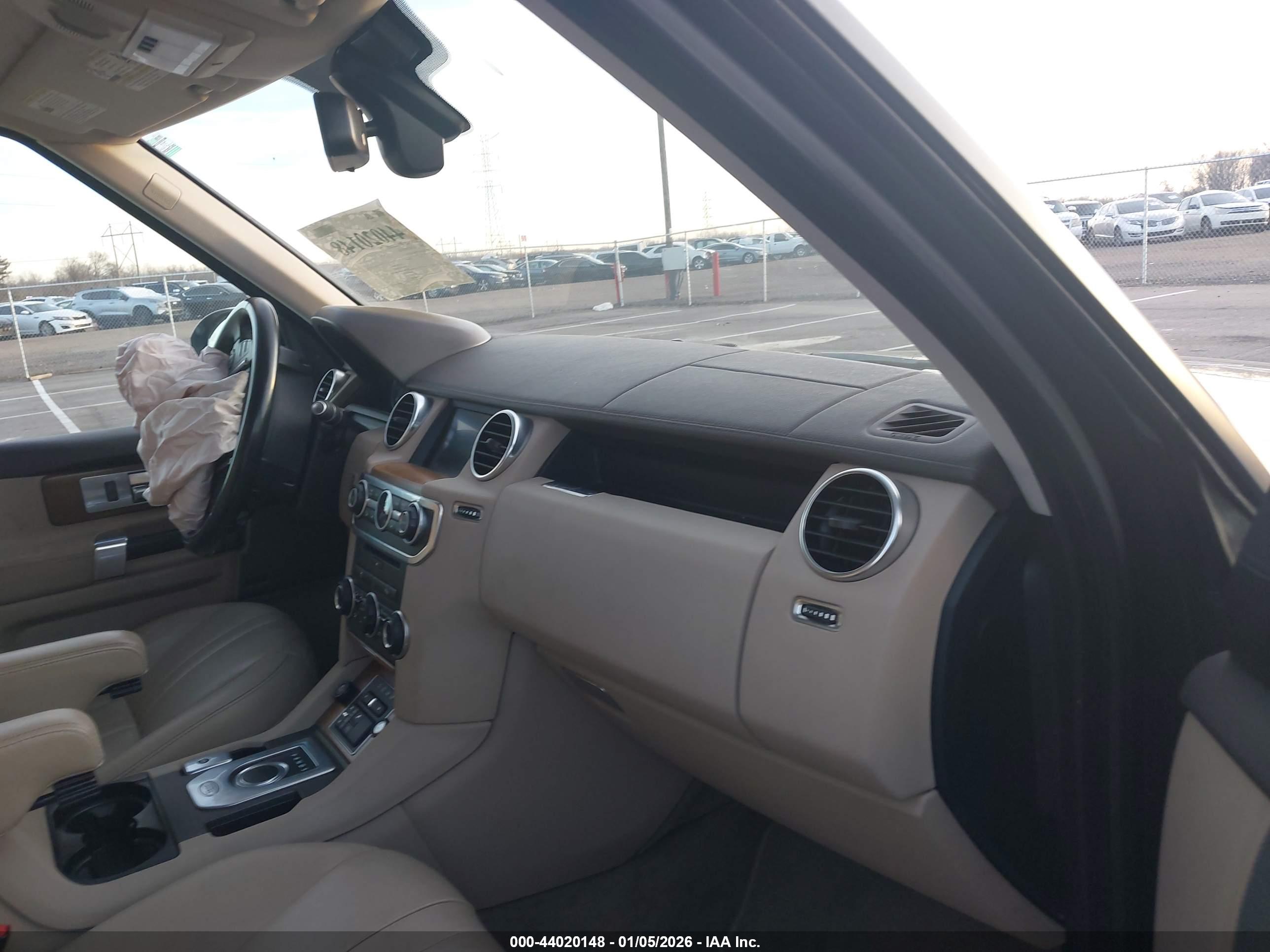 LAND ROVER image 5