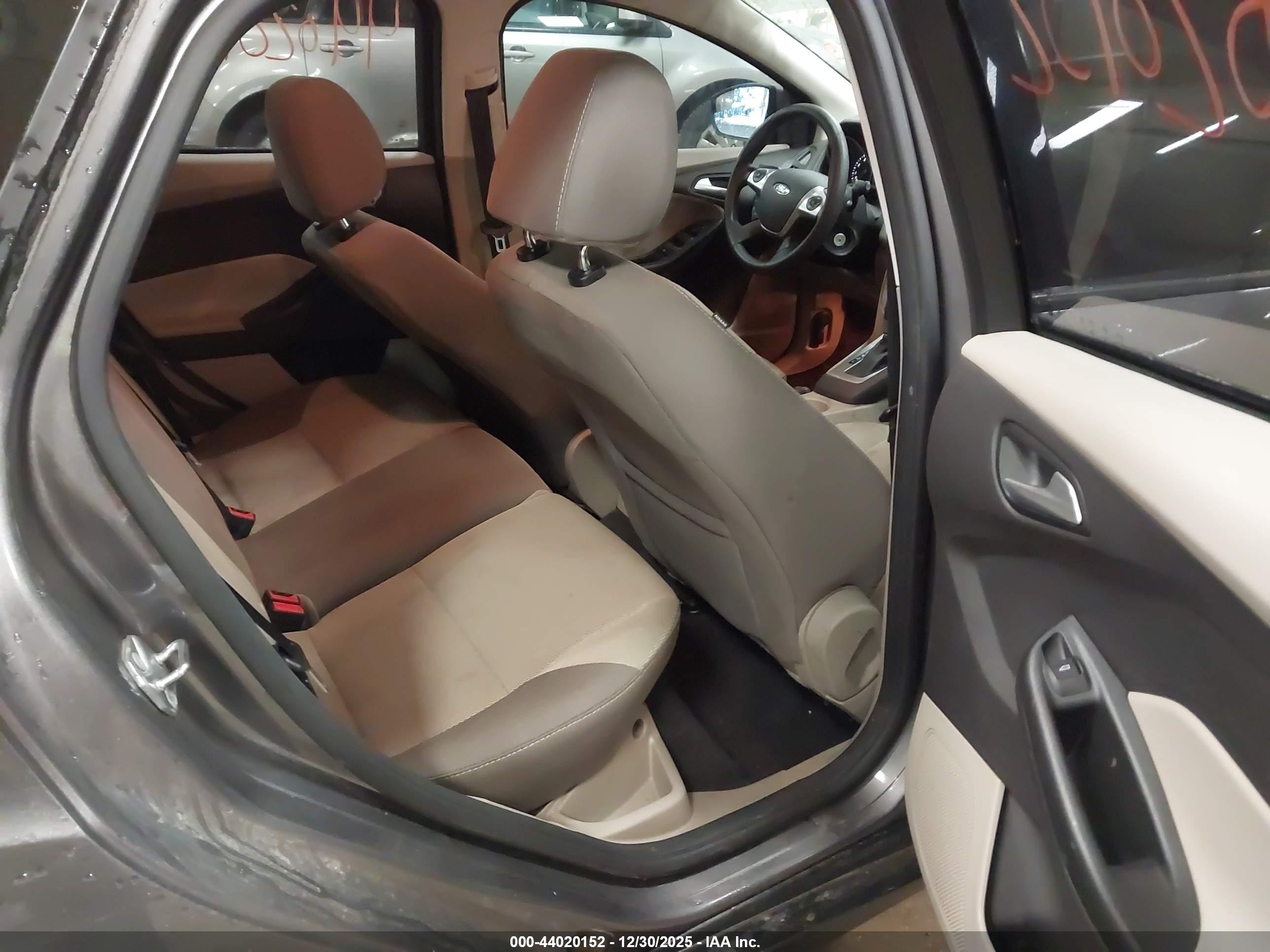 FORD FOCUS image 8
