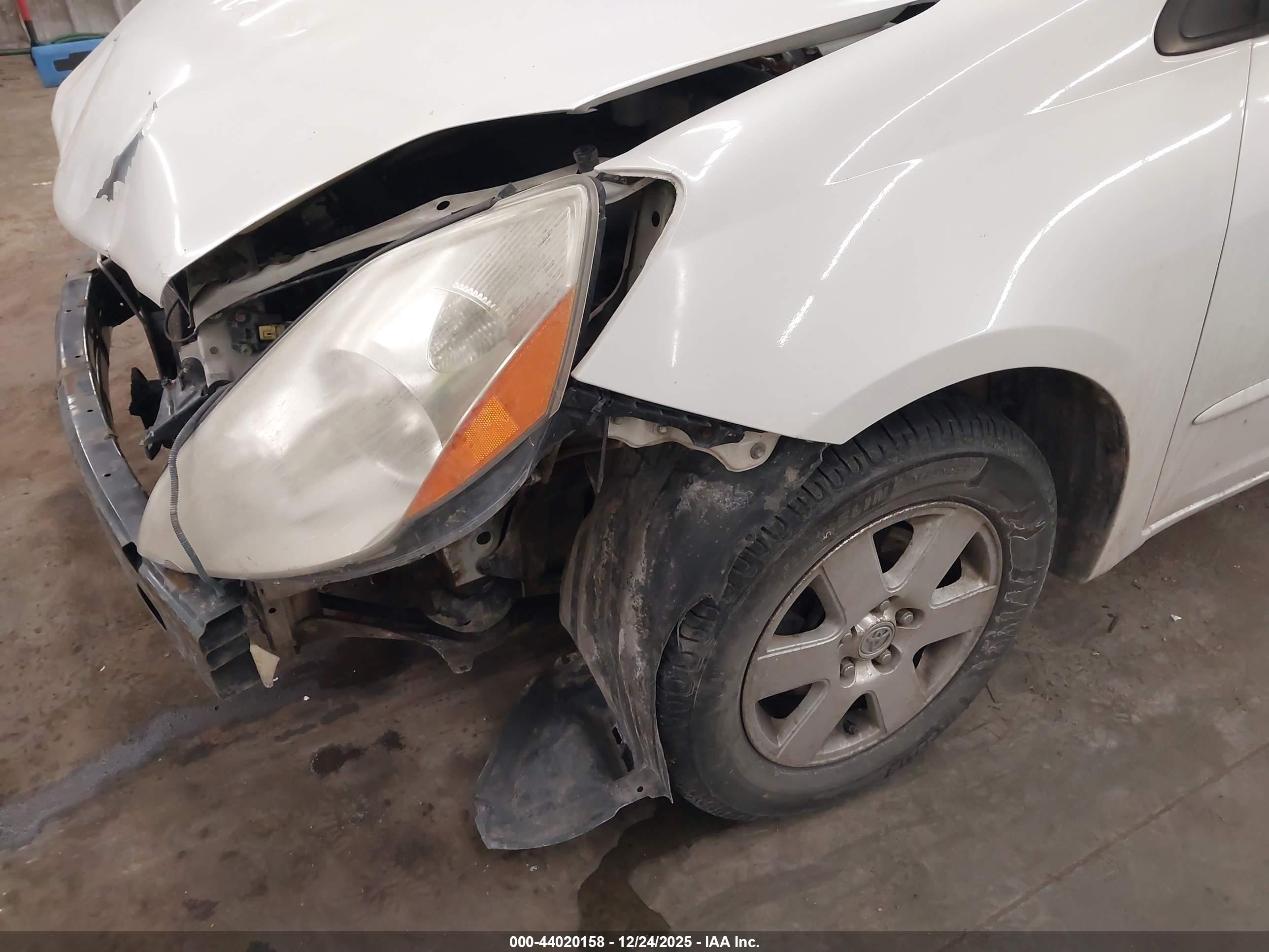 TOYOTA SIENNA image 6