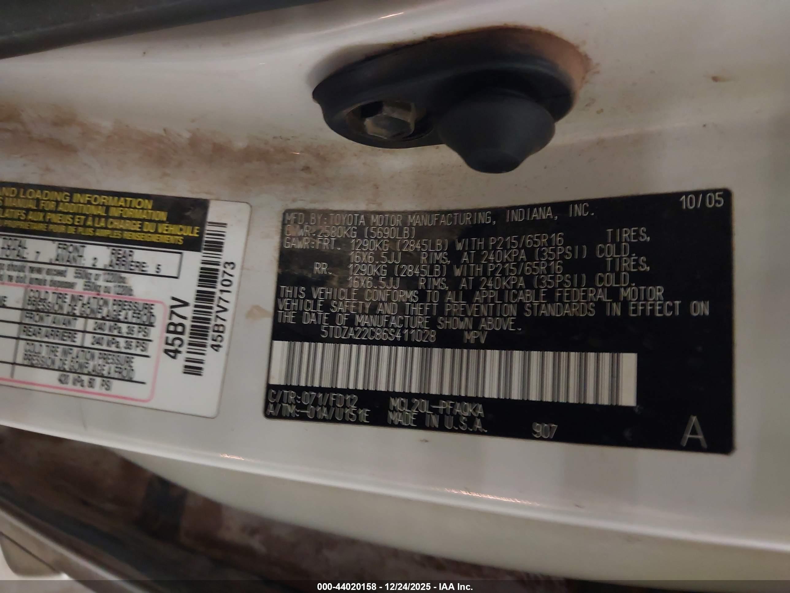 TOYOTA SIENNA image 9