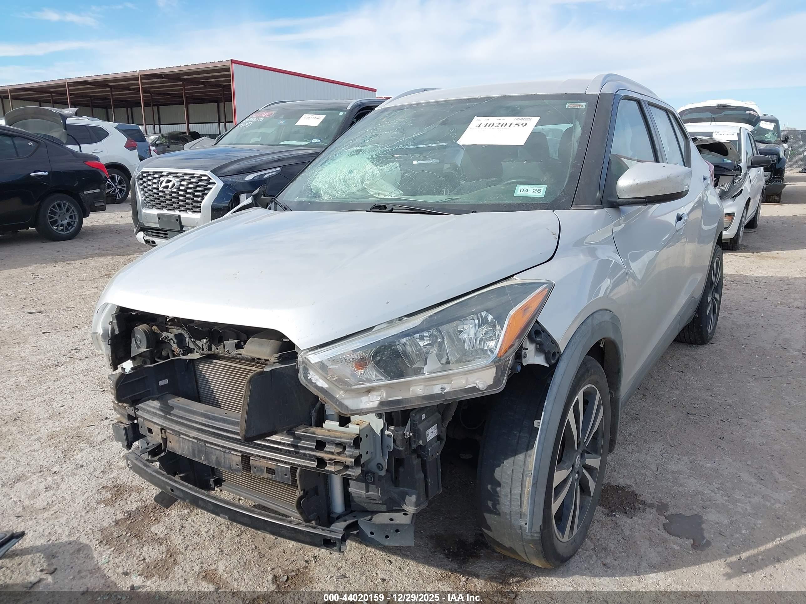 NISSAN KICKS image 2