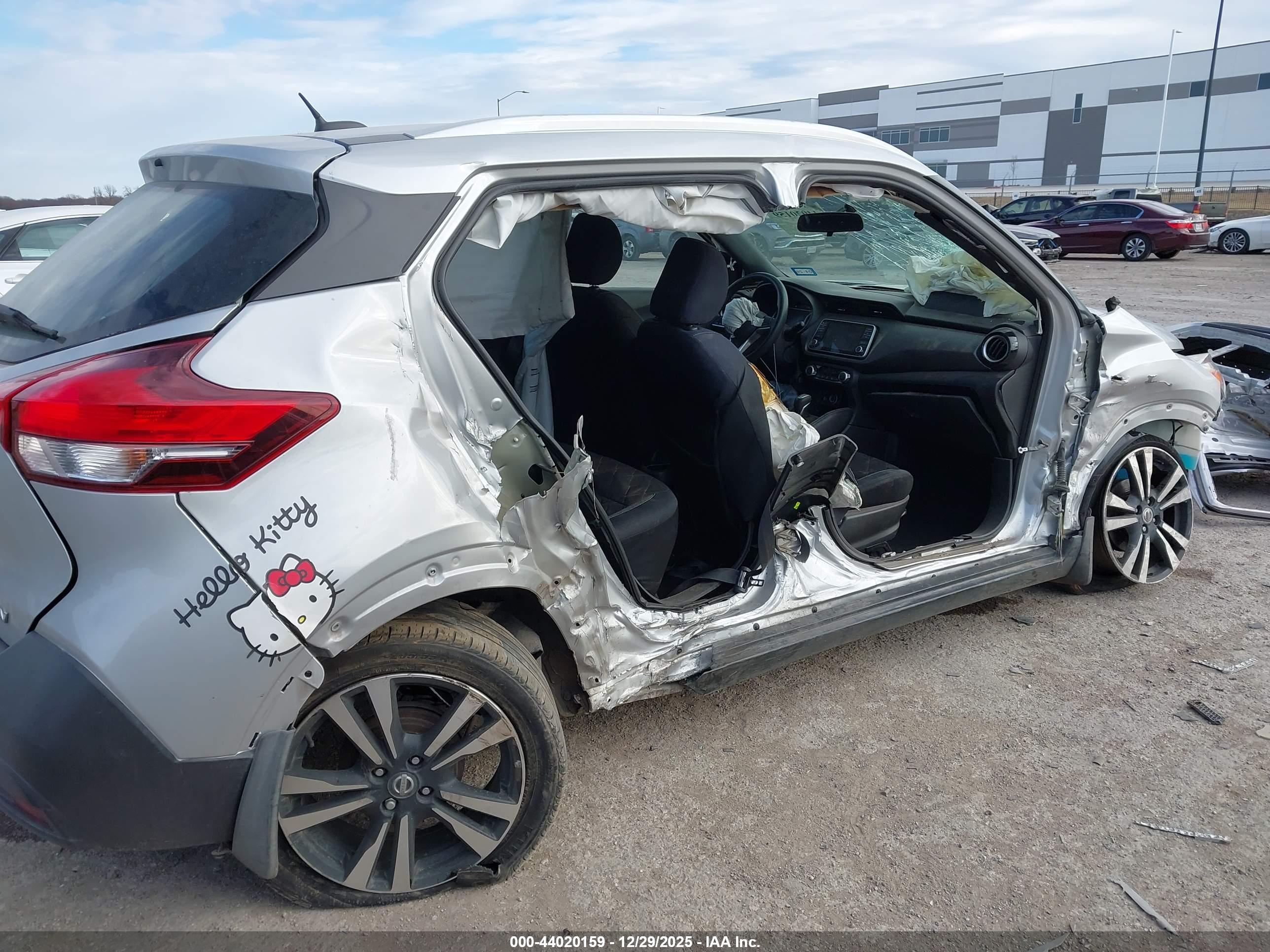 NISSAN KICKS image 6