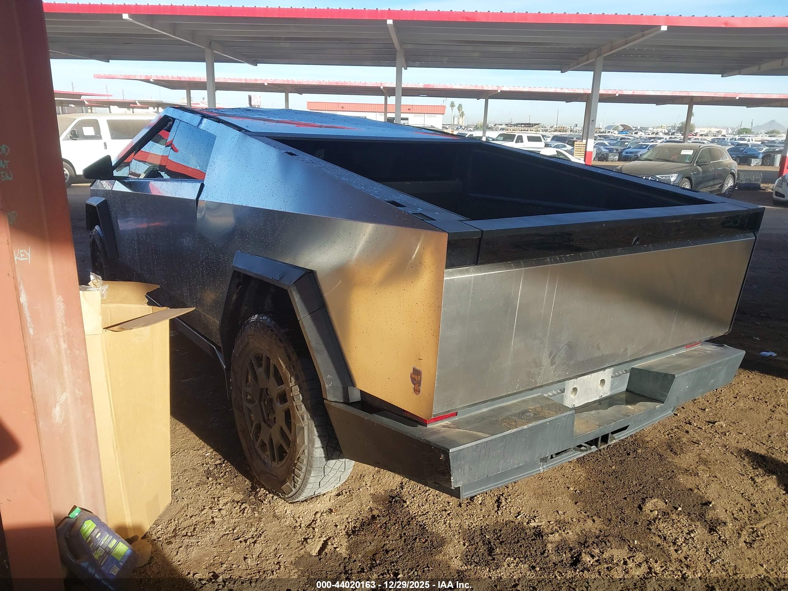 TESLA CYBERTRUCK image 3
