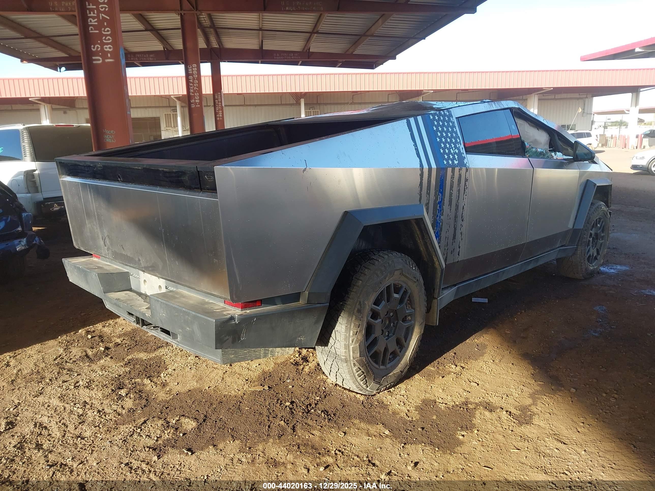 TESLA CYBERTRUCK image 4
