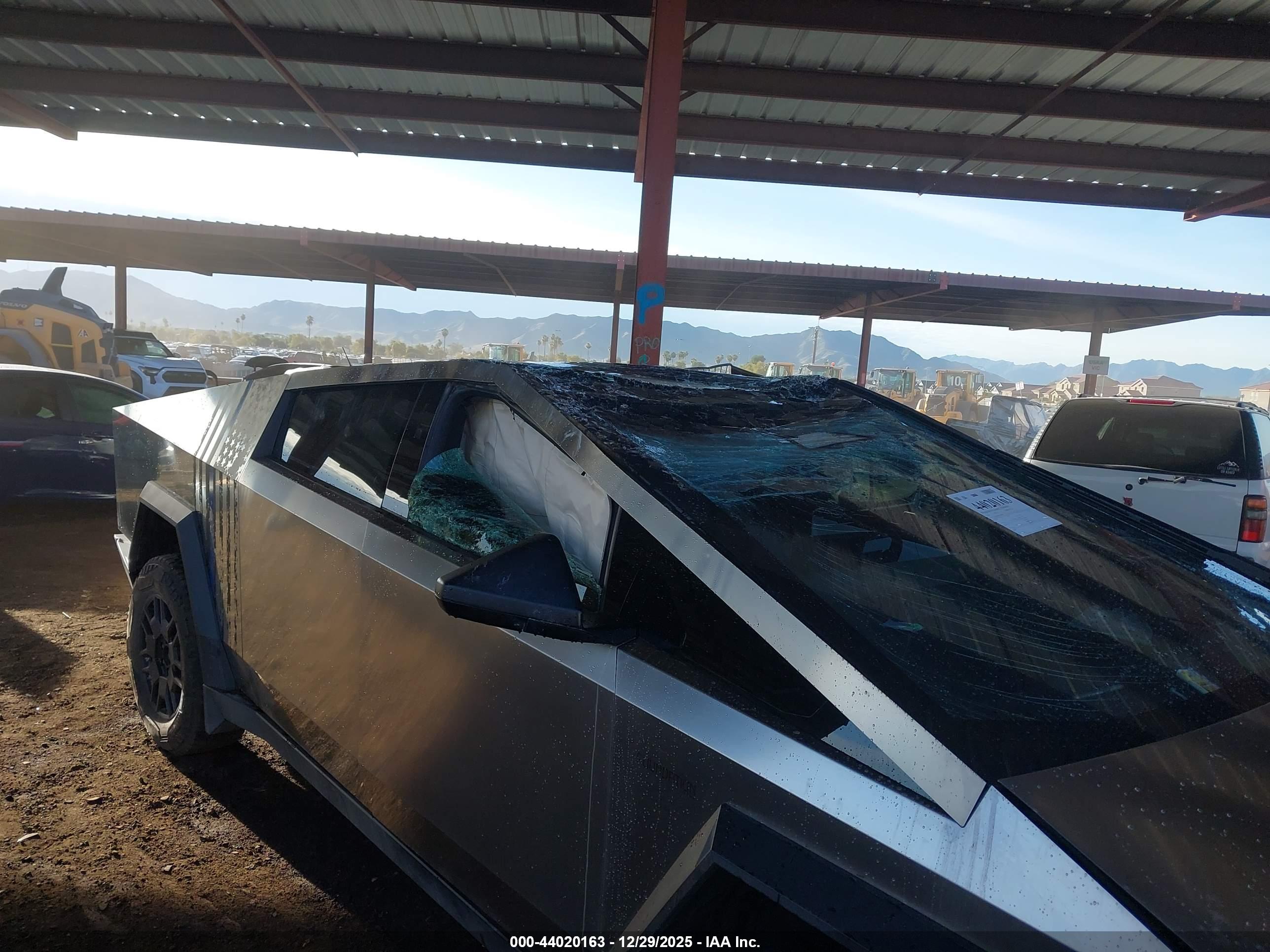 TESLA CYBERTRUCK image 6