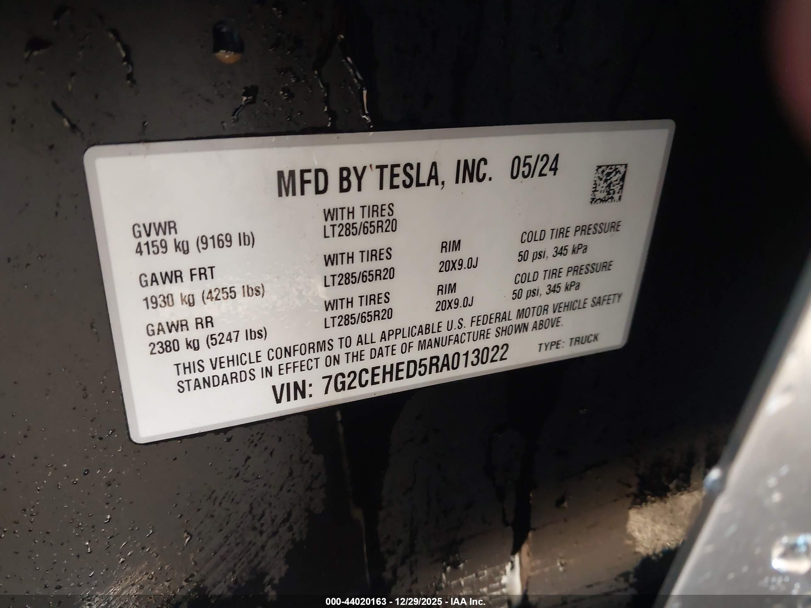 TESLA CYBERTRUCK image 9