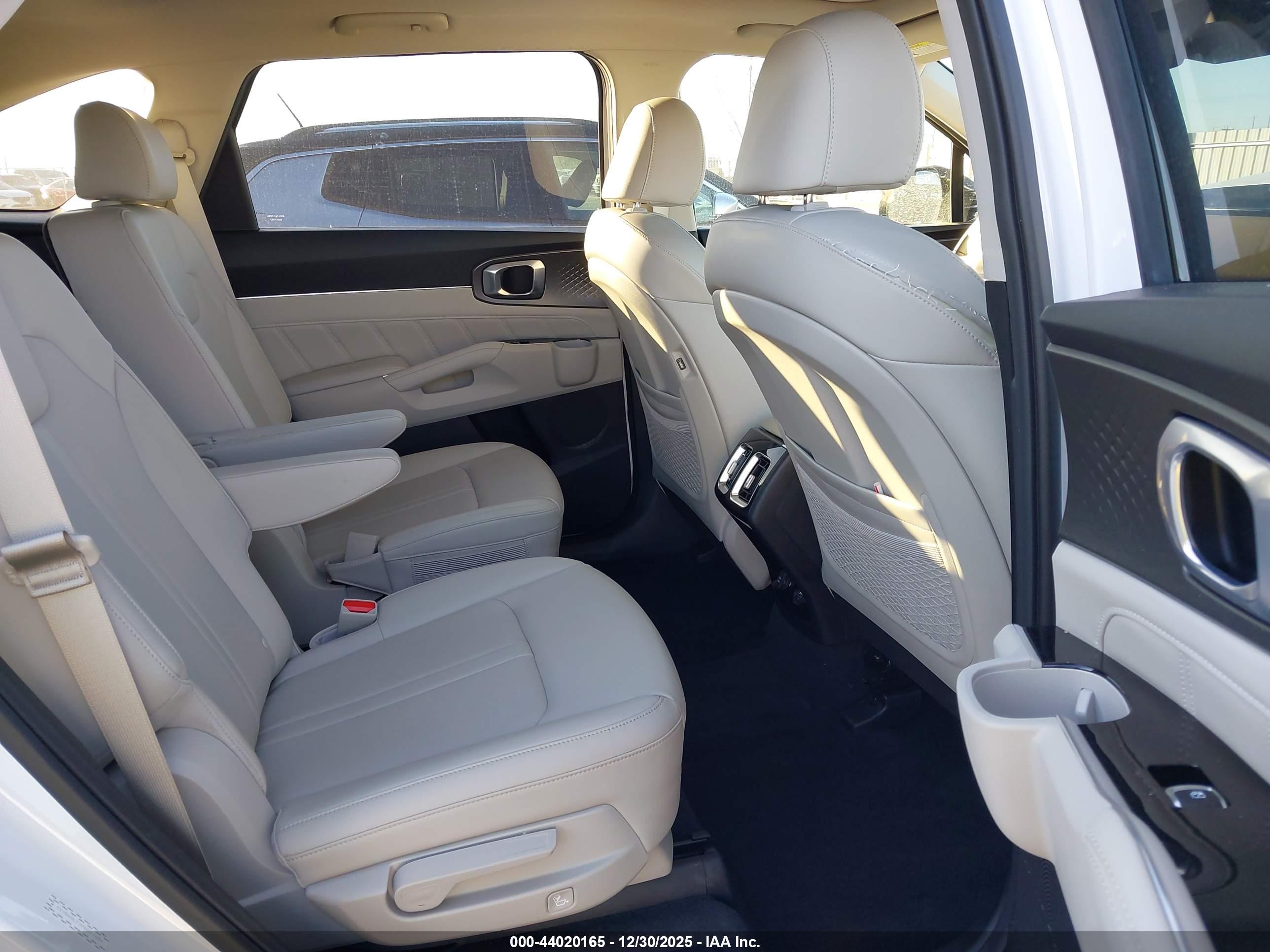 KIA SORENTO image 8