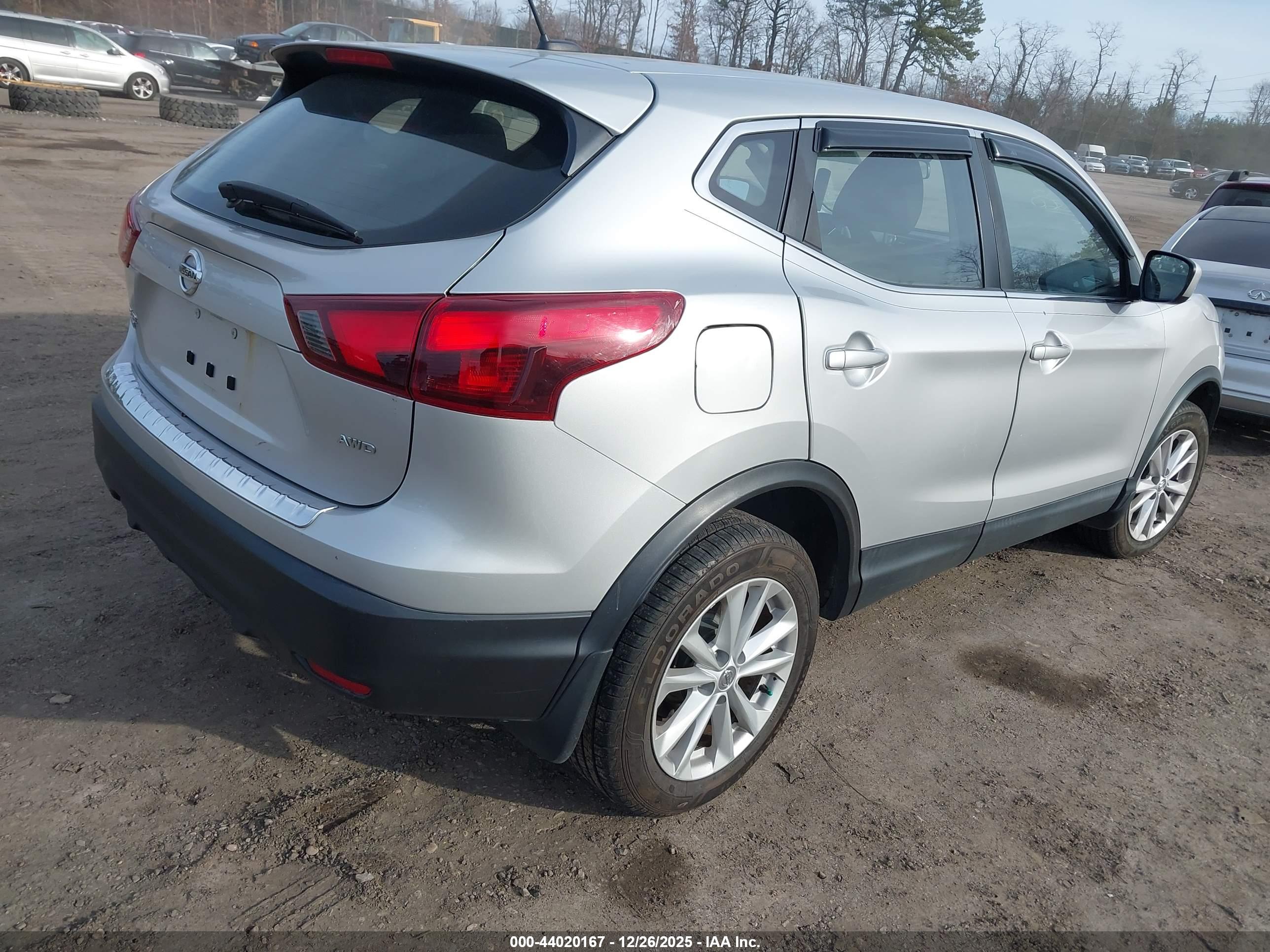 NISSAN ROGUE image 4